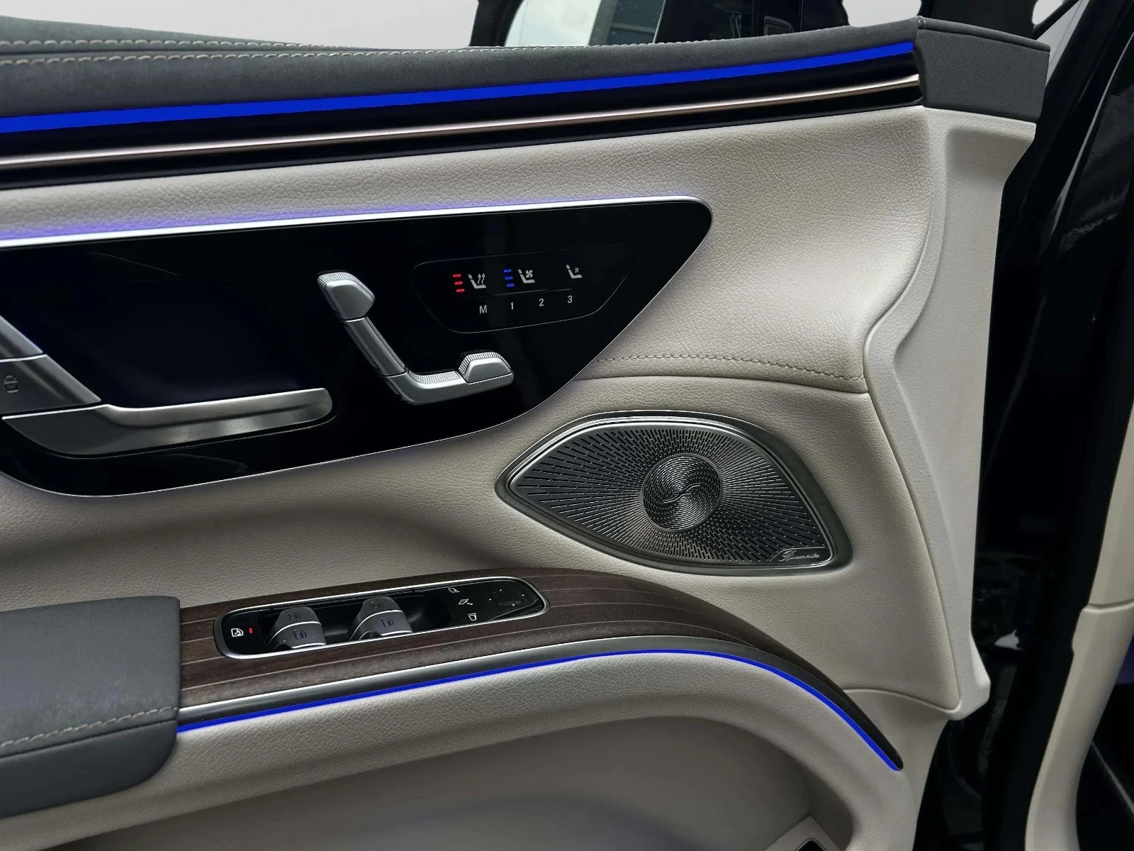 Mercedes-Benz-EQS-image-10