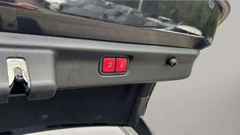 Mercedes-Benz-EQE-image-29