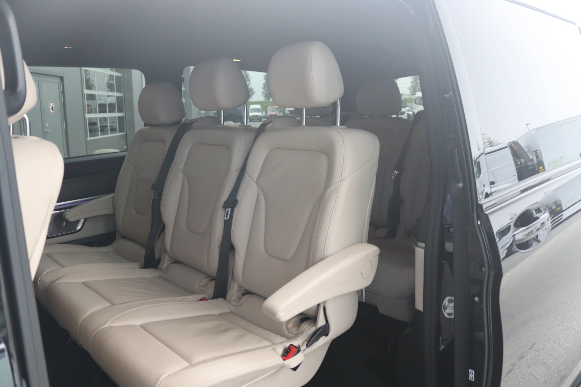 Mercedes-Benz-V-Klasse-image-4