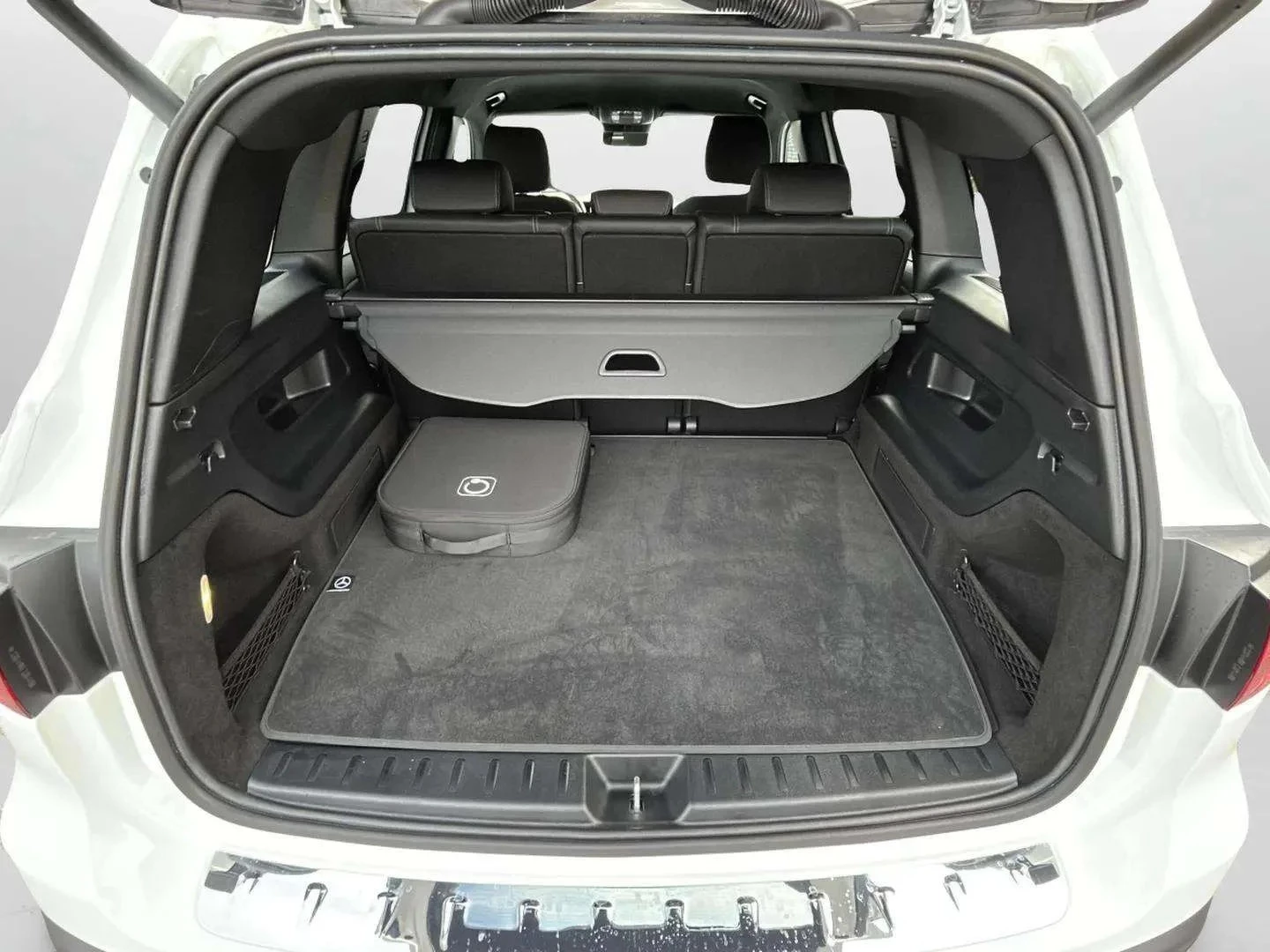 Mercedes-Benz-EQB-image-20