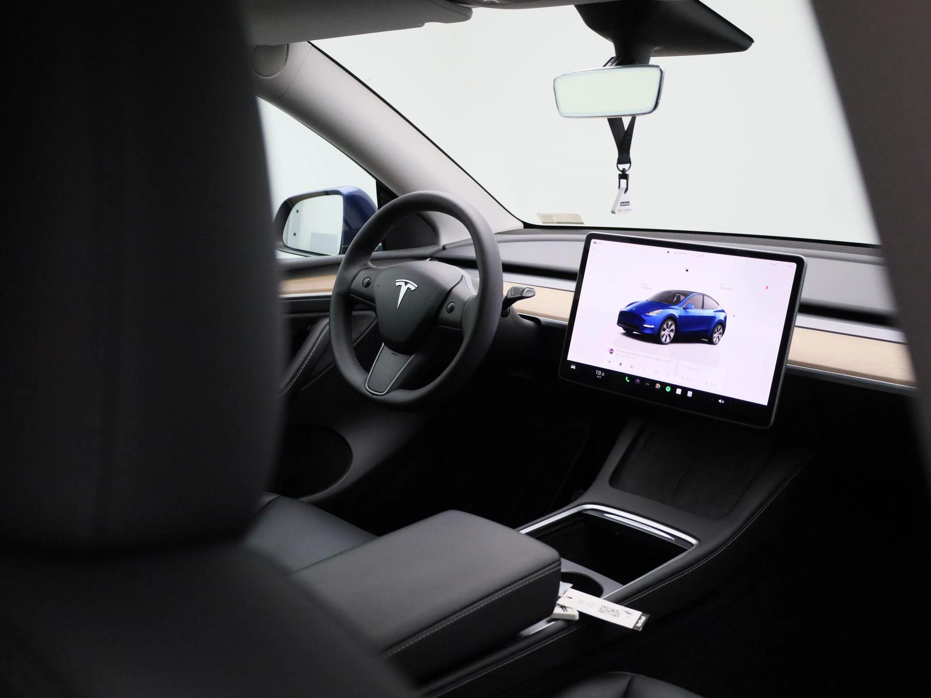 Tesla-Model Y-image-11