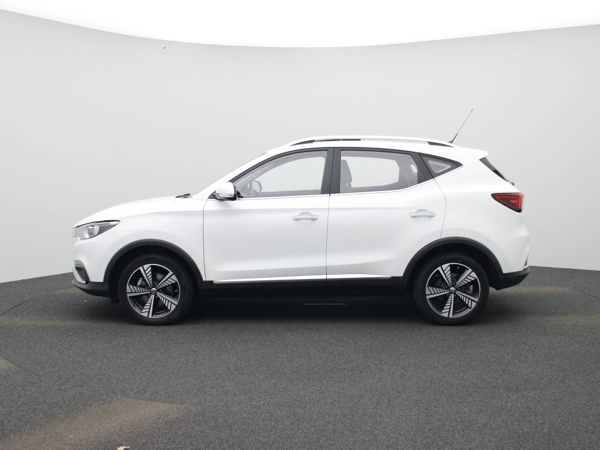 MG-ZS EV-image-3