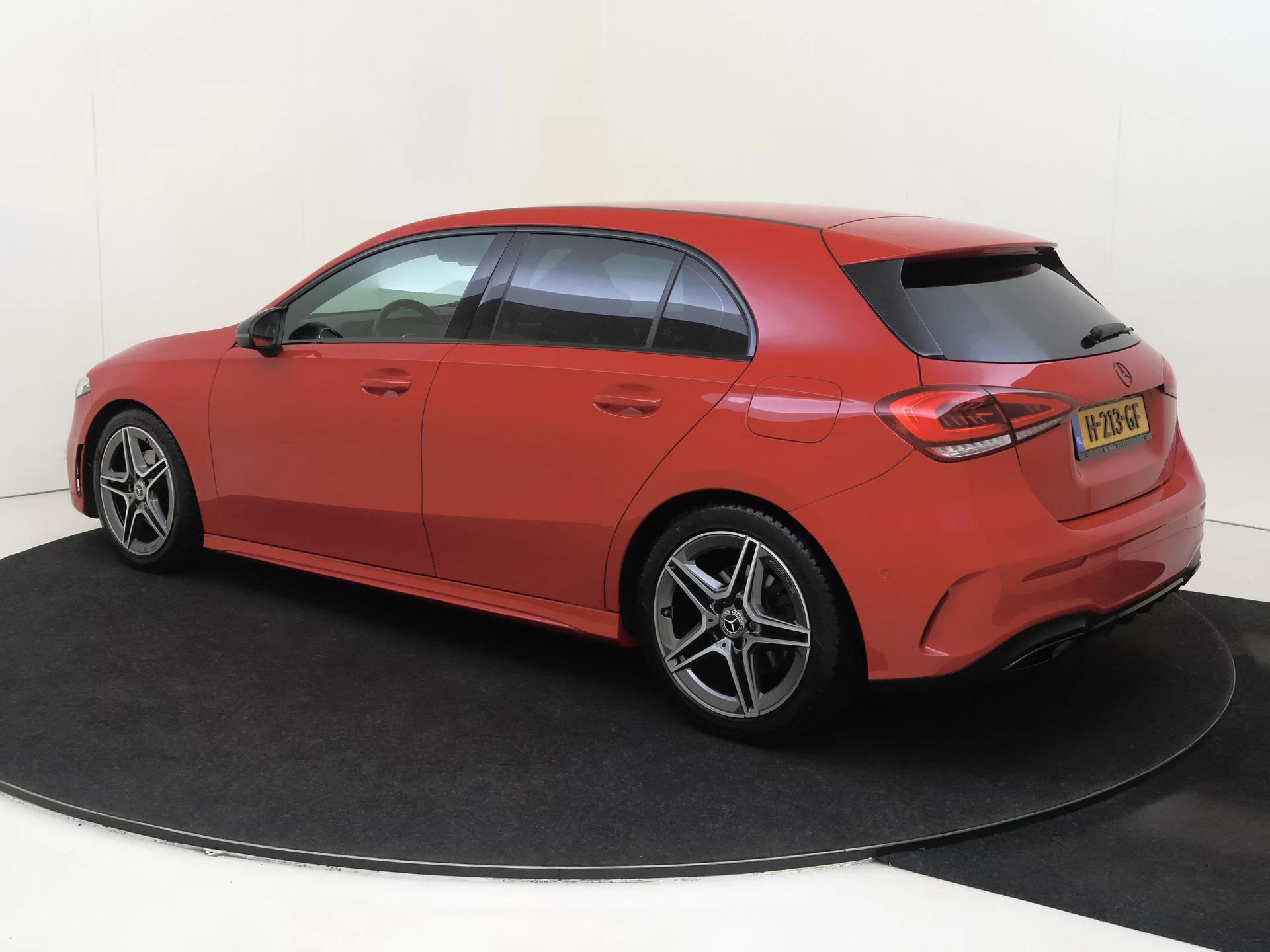 Mercedes-Benz-A-Klasse-image-2
