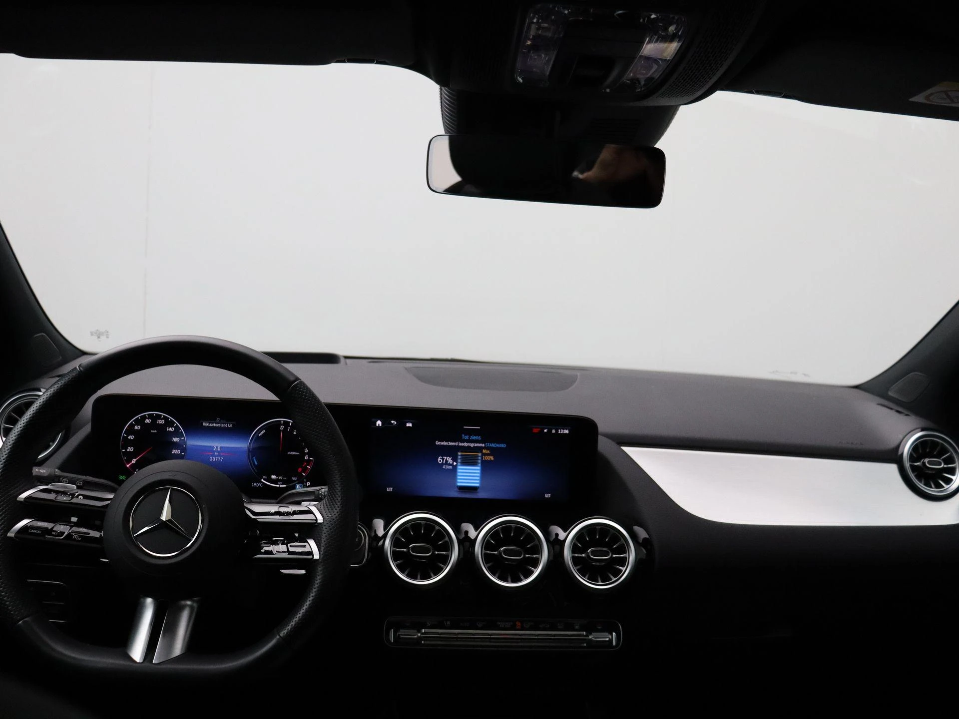 Mercedes-Benz-GLA-image-32