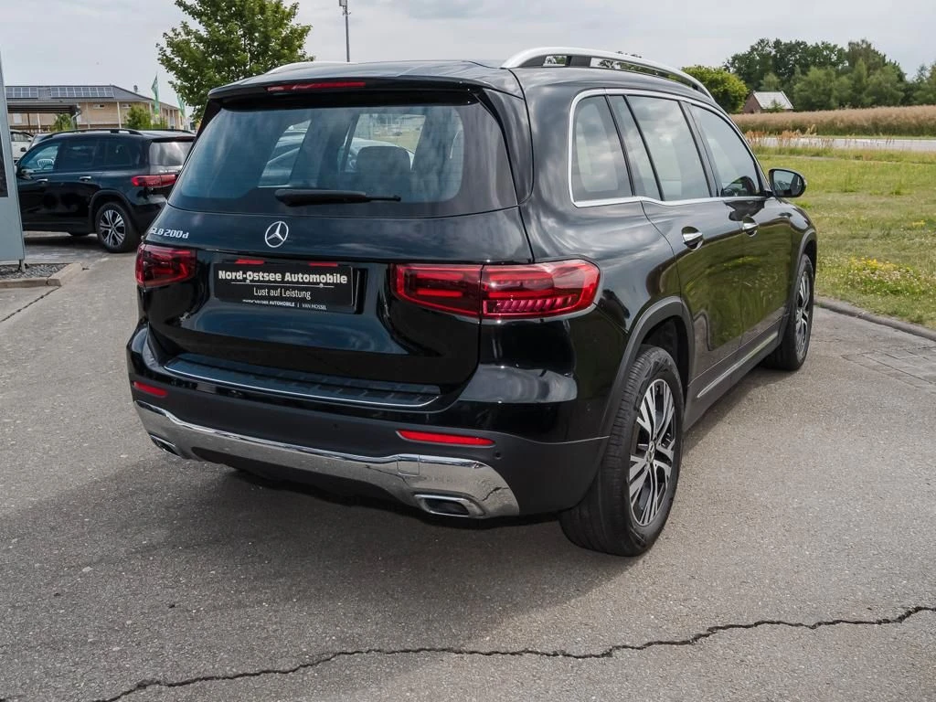 Mercedes-Benz-GLB 200 d-image-5