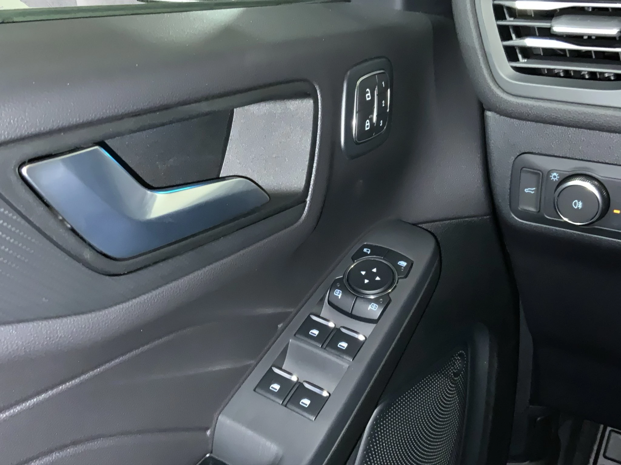 Ford Kuga ST-Line X Aut.*360GRAD*LED-MATRIX*NAVI*GRA*WINTER-PKT.