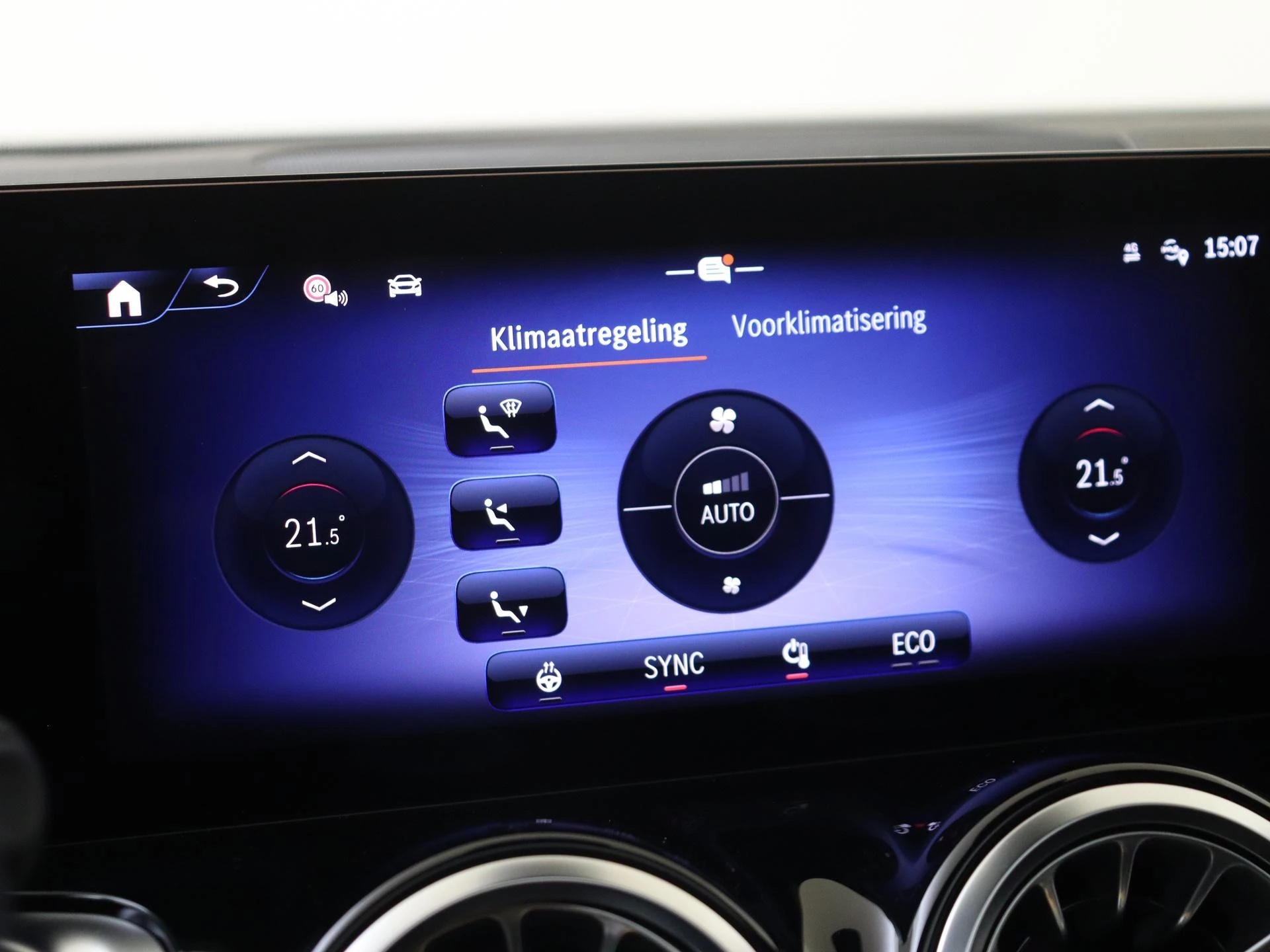 Mercedes-Benz-EQB-image-18