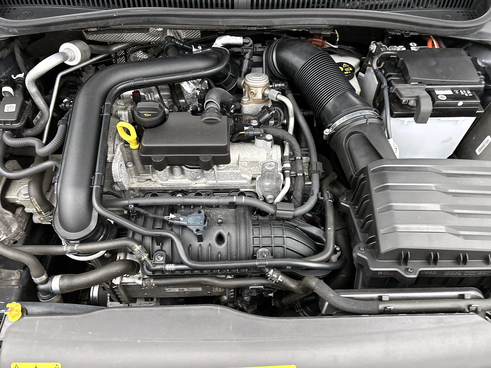 Volkswagen-Polo-image-24