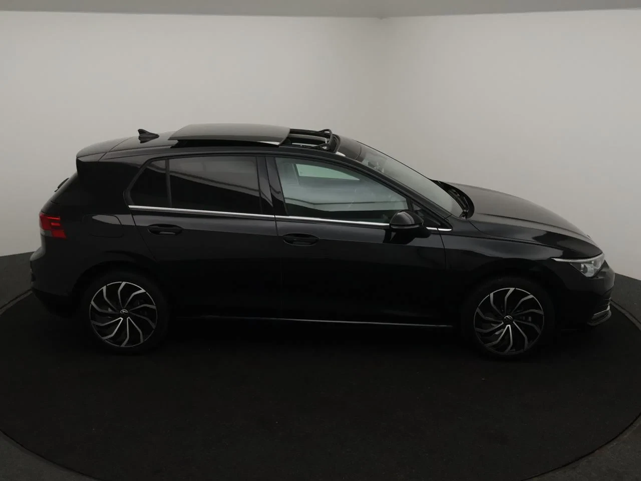 Volkswagen-Golf-image-5