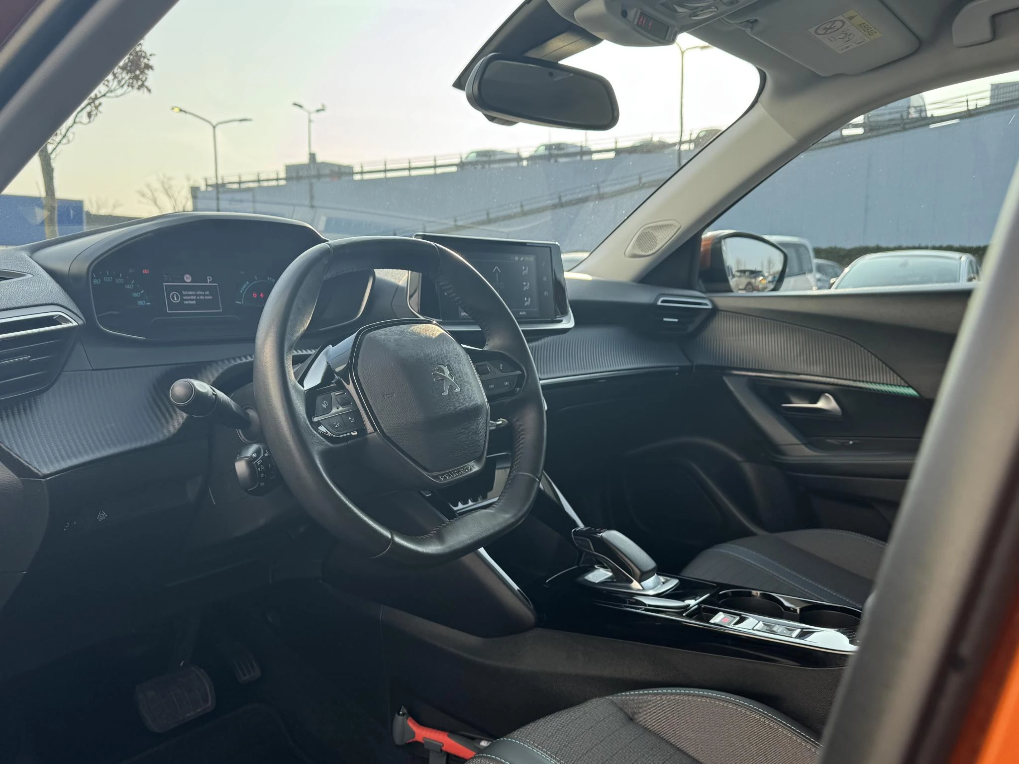 Peugeot-e-2008-image-12