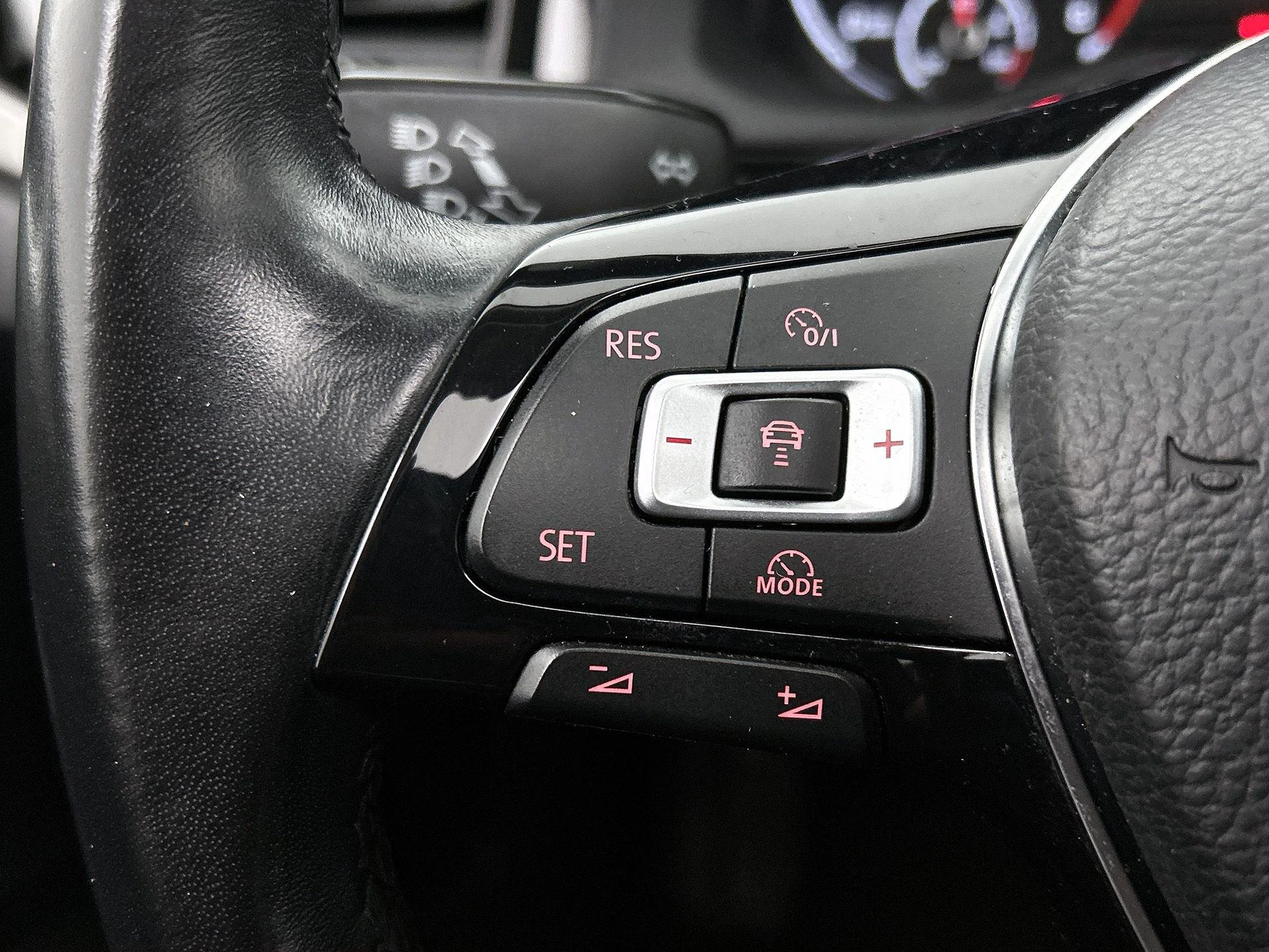 Volkswagen-Polo-image-5