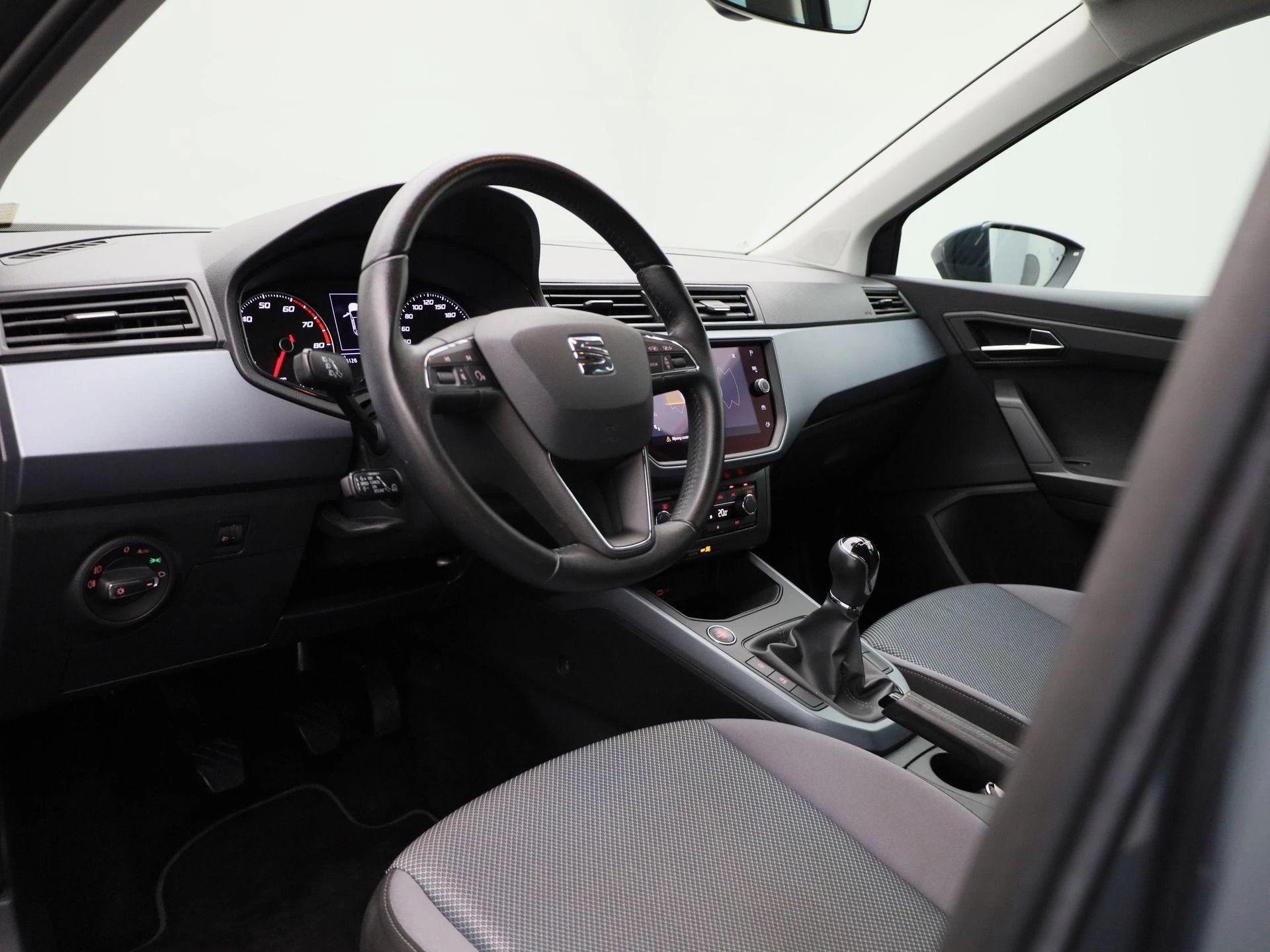 SEAT-Arona-image-29