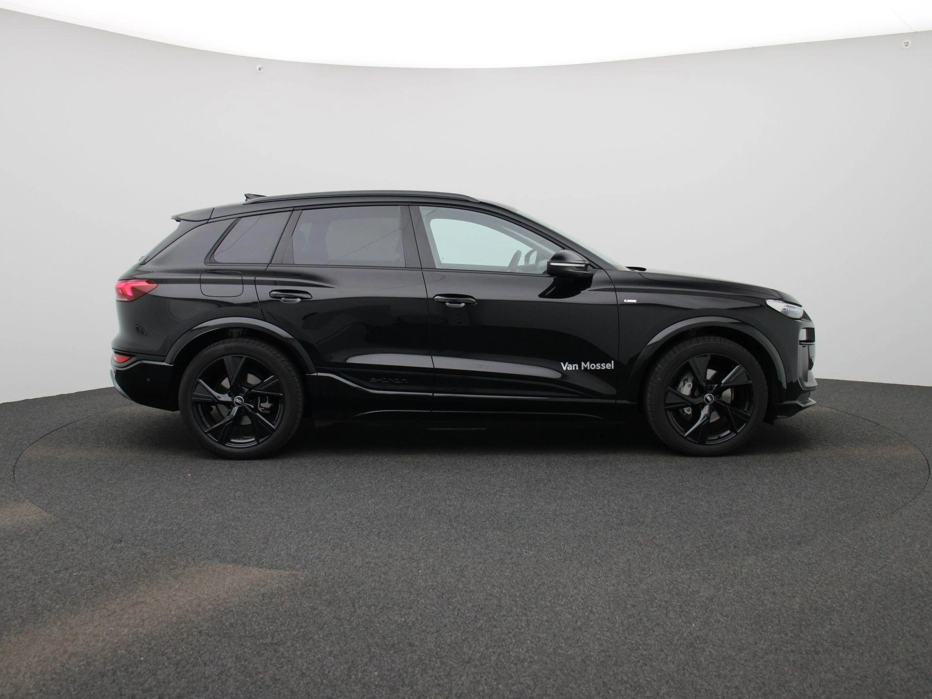 Audi-Q6 e-tron-image-5