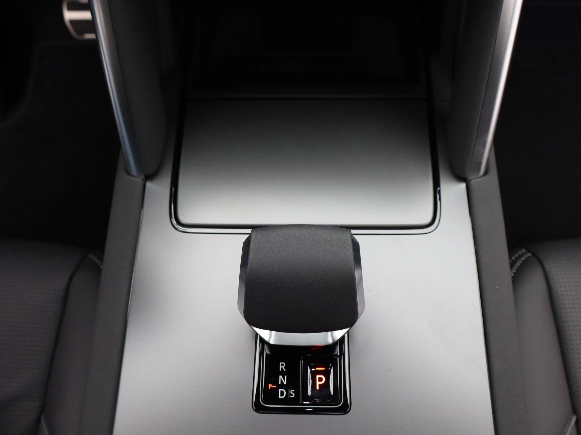 Land Rover-Discovery Sport-image-16