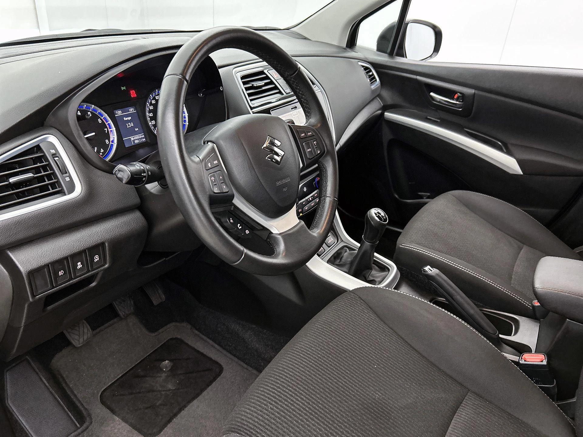 Suzuki-S-Cross-image-8