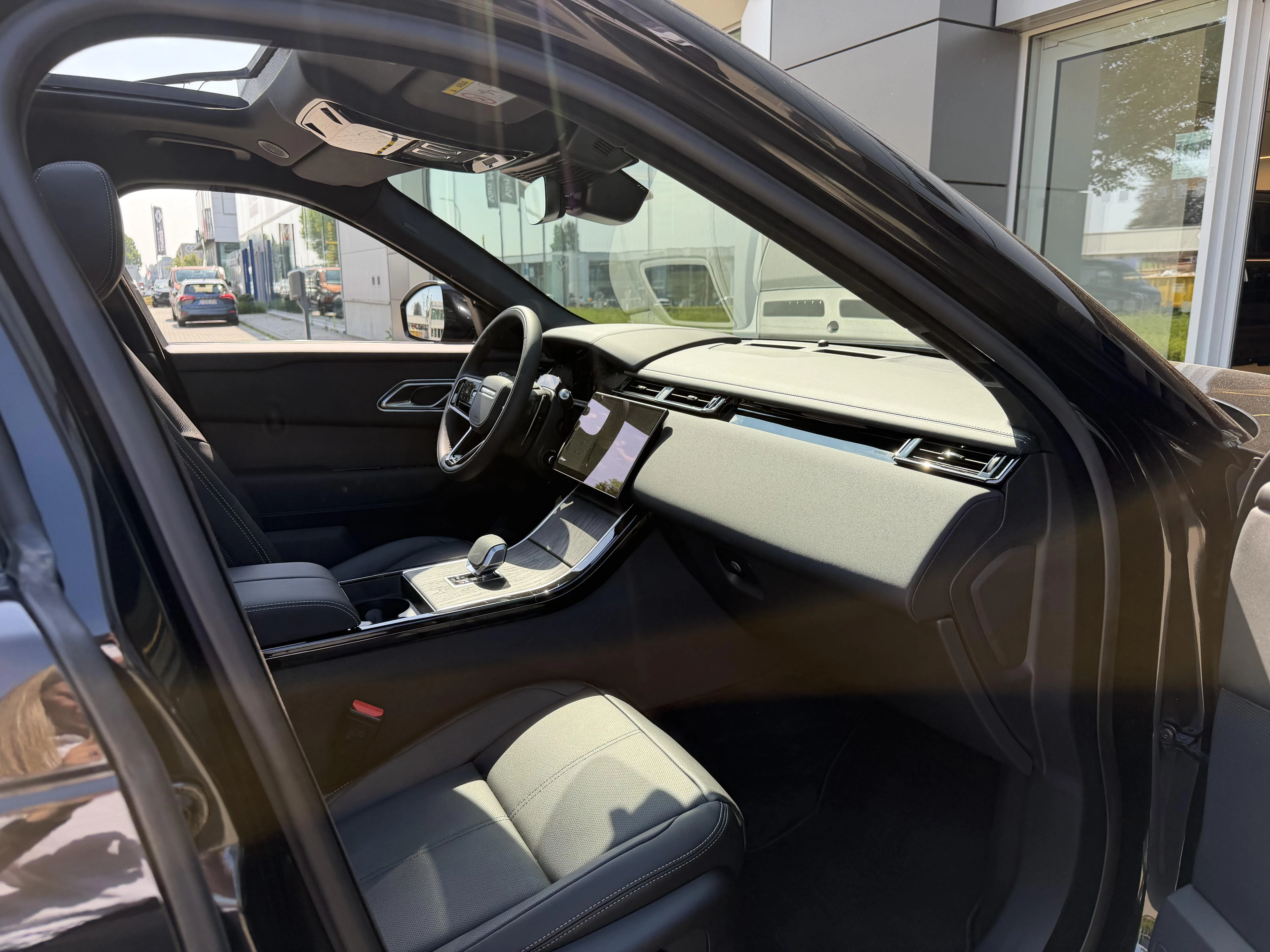 Land Rover Range Rover Velar P400e Belgravia AWD Auto. 26.75MY
