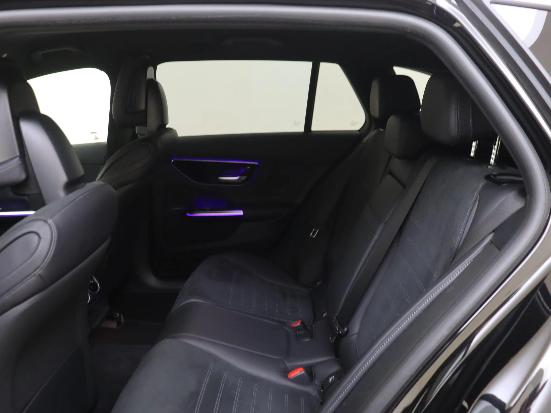 Mercedes-Benz-C-Klasse-image-3
