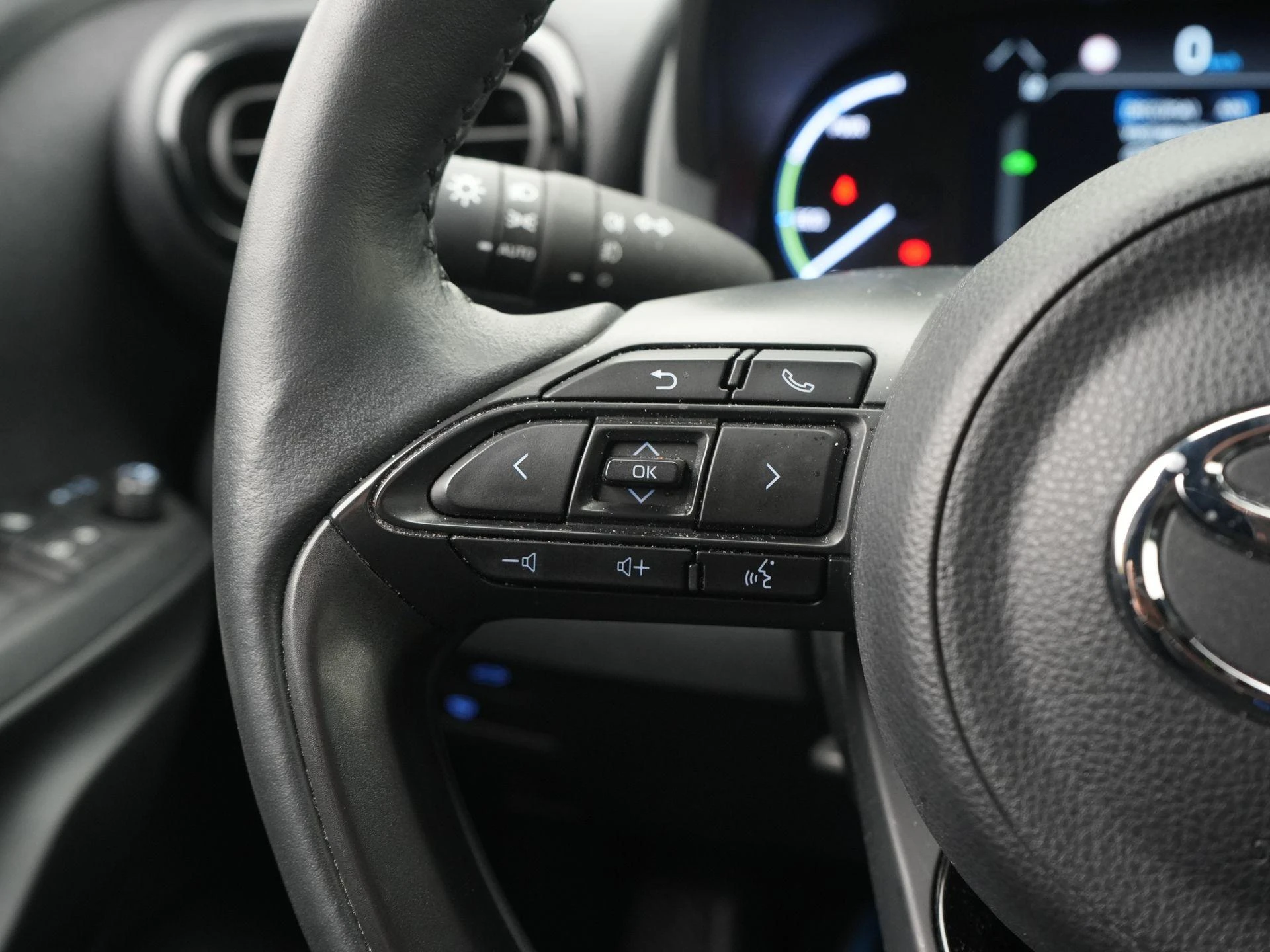 Toyota-Yaris Cross-image-24