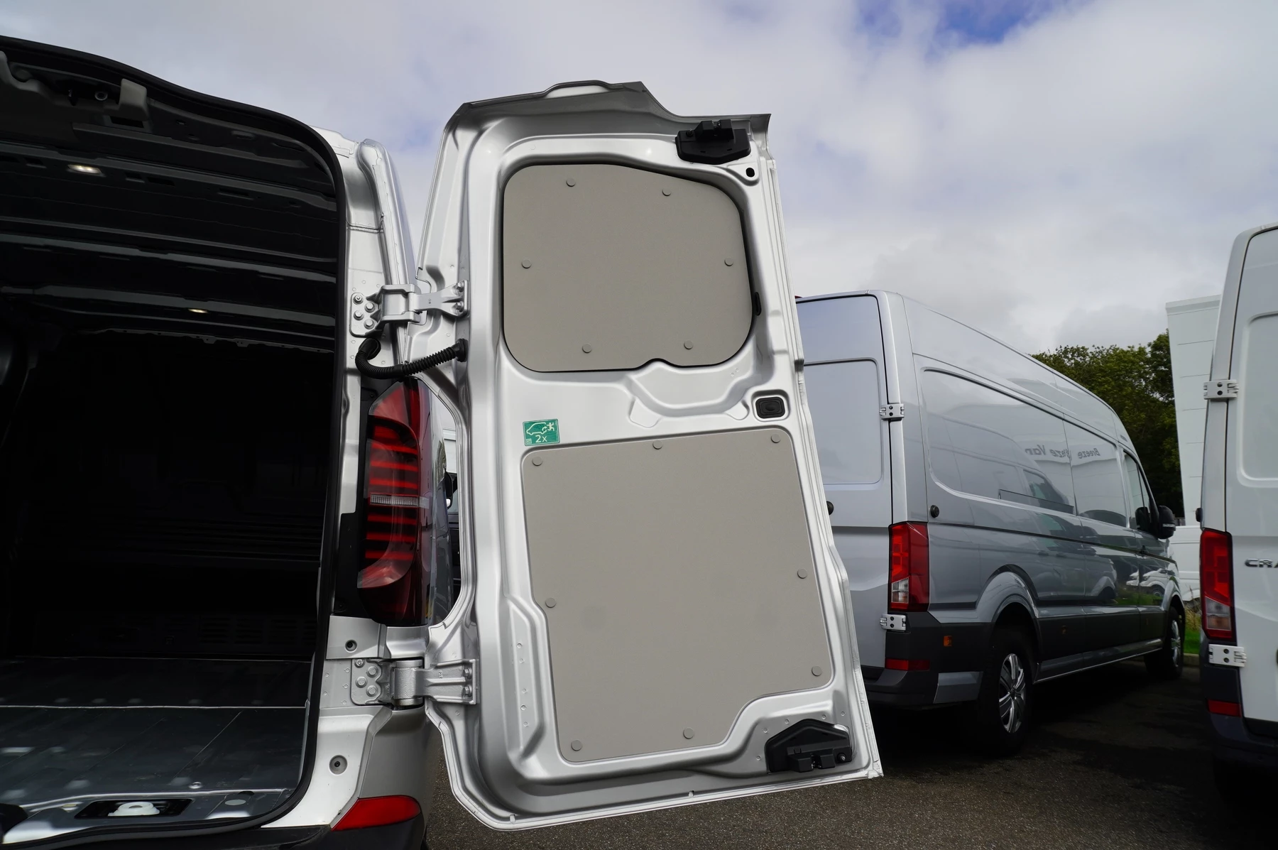 Volkswagen-Transporter-image-12