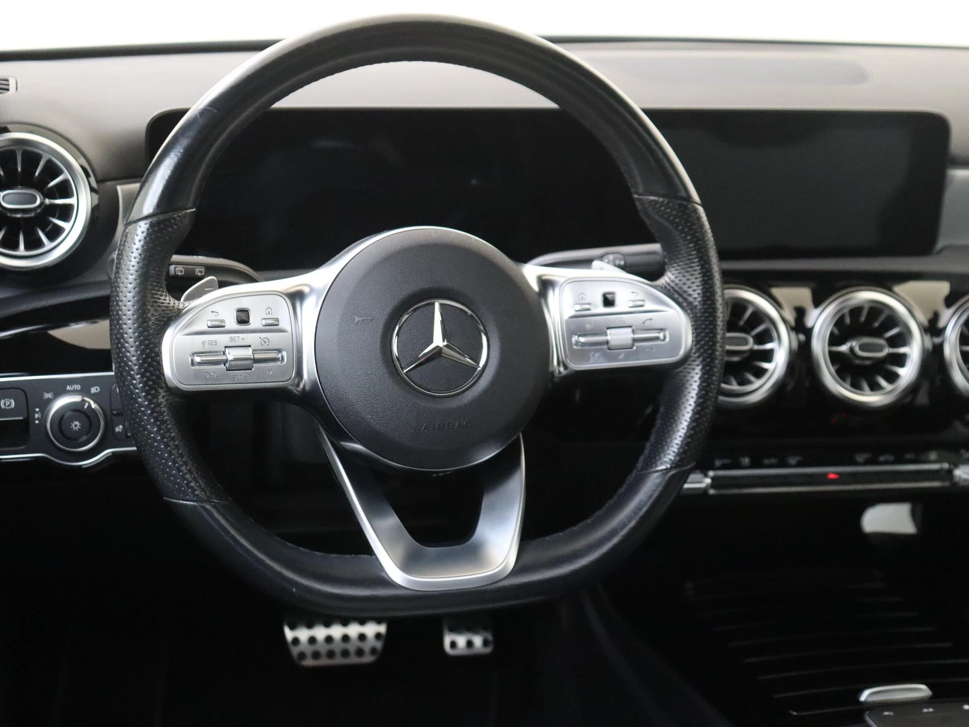 Mercedes-Benz-A-Klasse-image-9