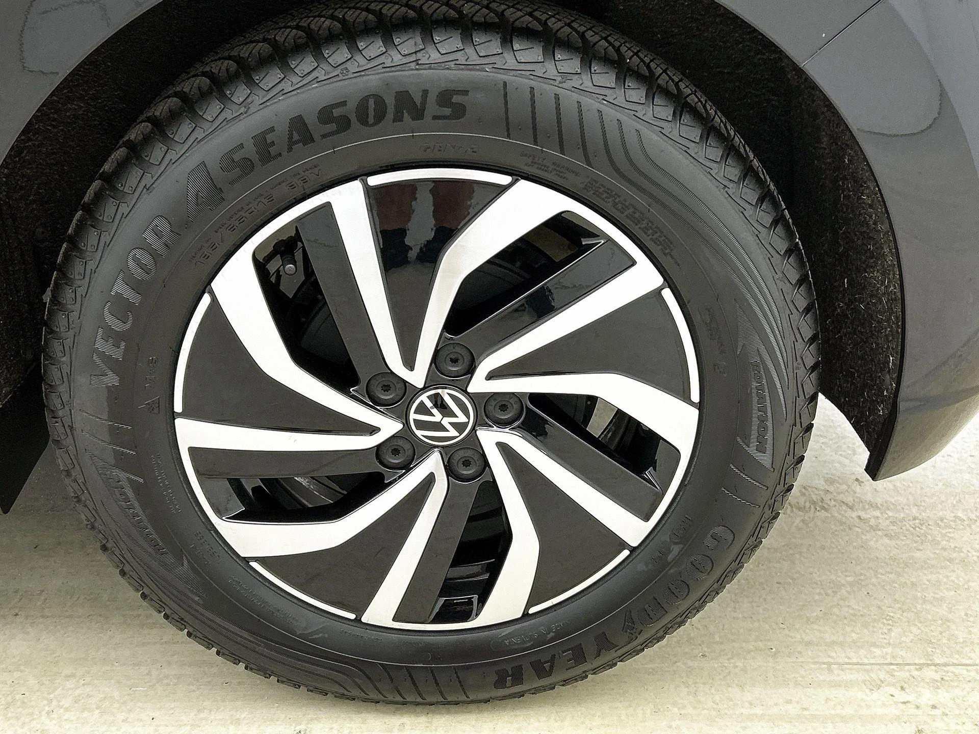 Volkswagen-Polo-image-33