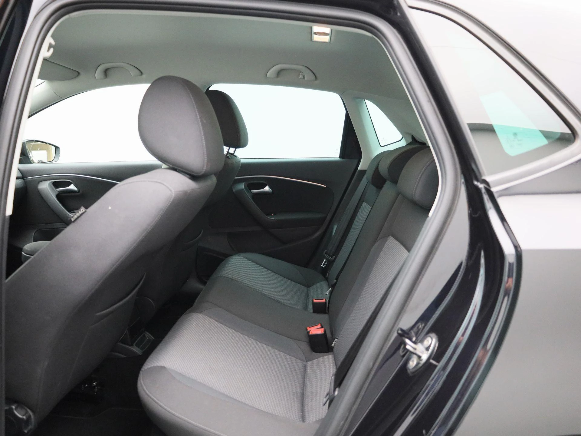 Volkswagen-Polo-image-9