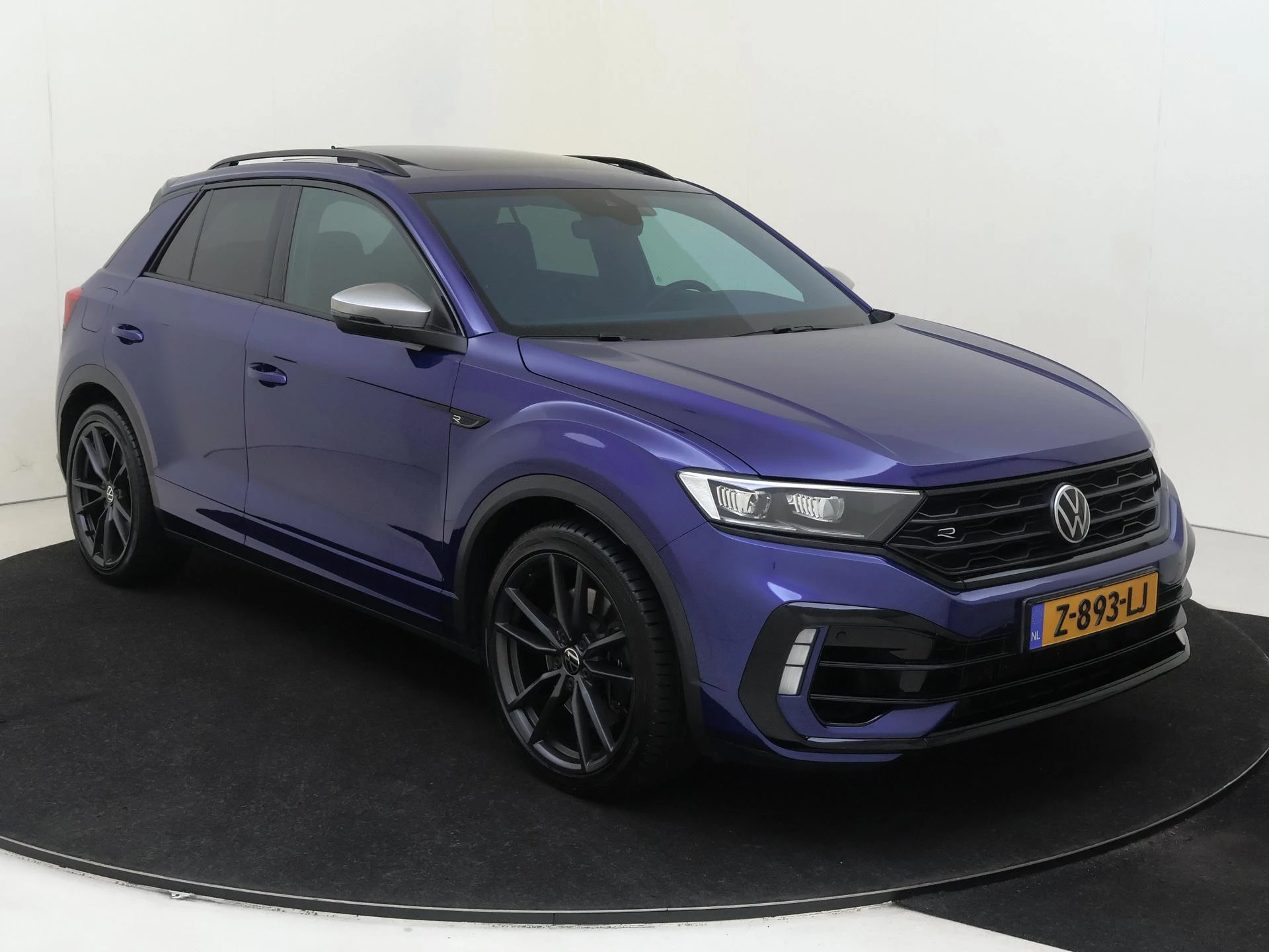 Volkswagen-T-Roc-image-1