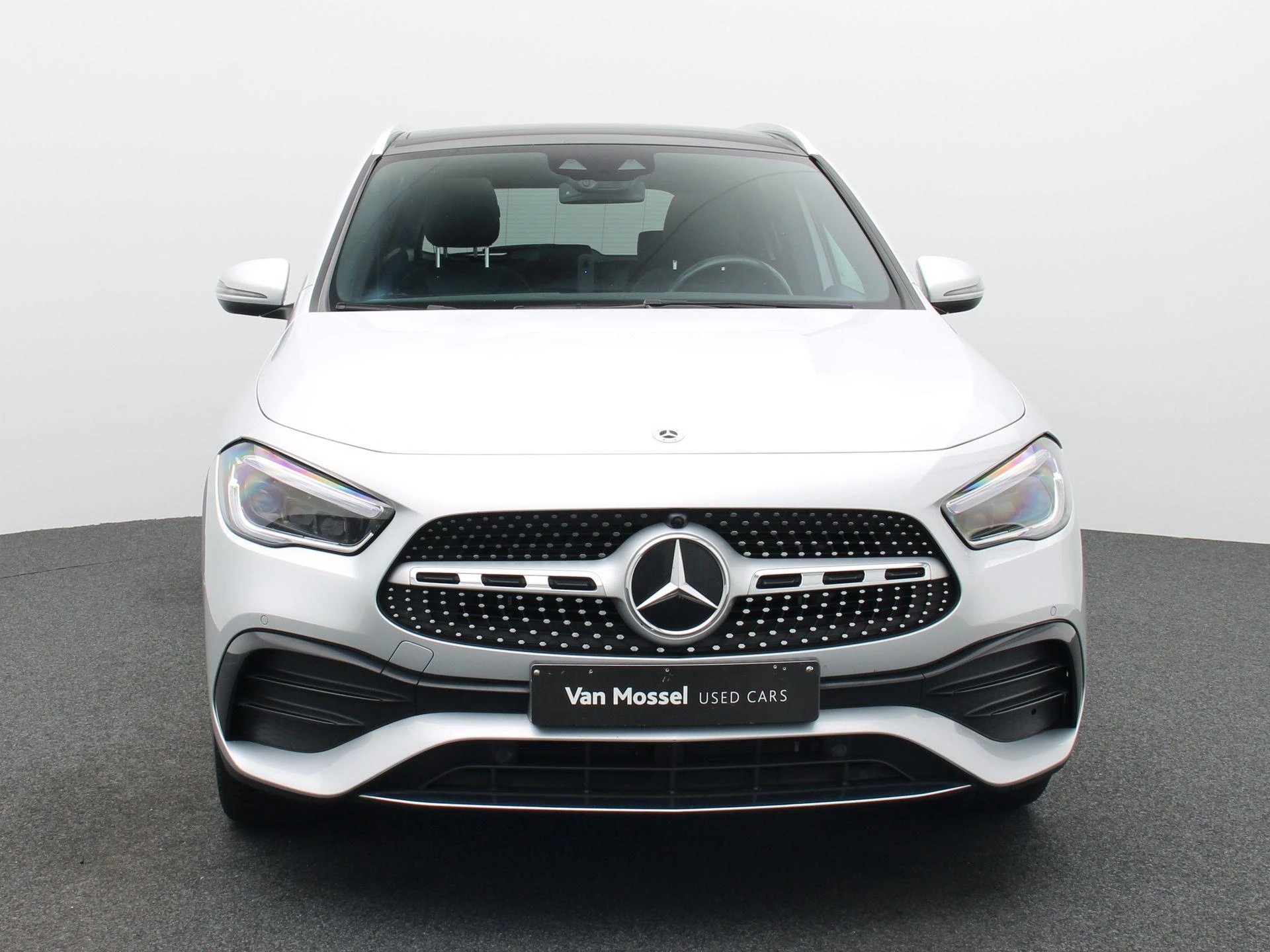 Mercedes-Benz GLA 250e Amg Line + MULTIBEAM + PANO DAK + CARPLAY + TREKHAAK +