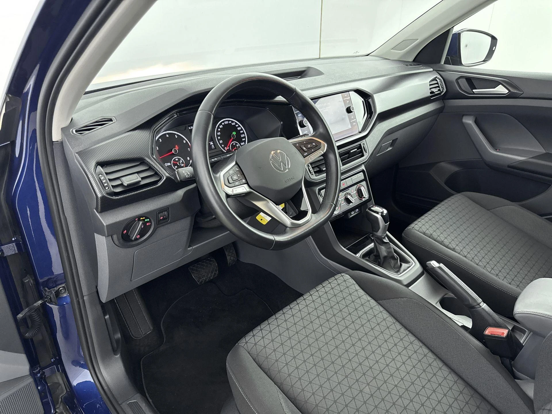 Volkswagen-T-Cross-image-8
