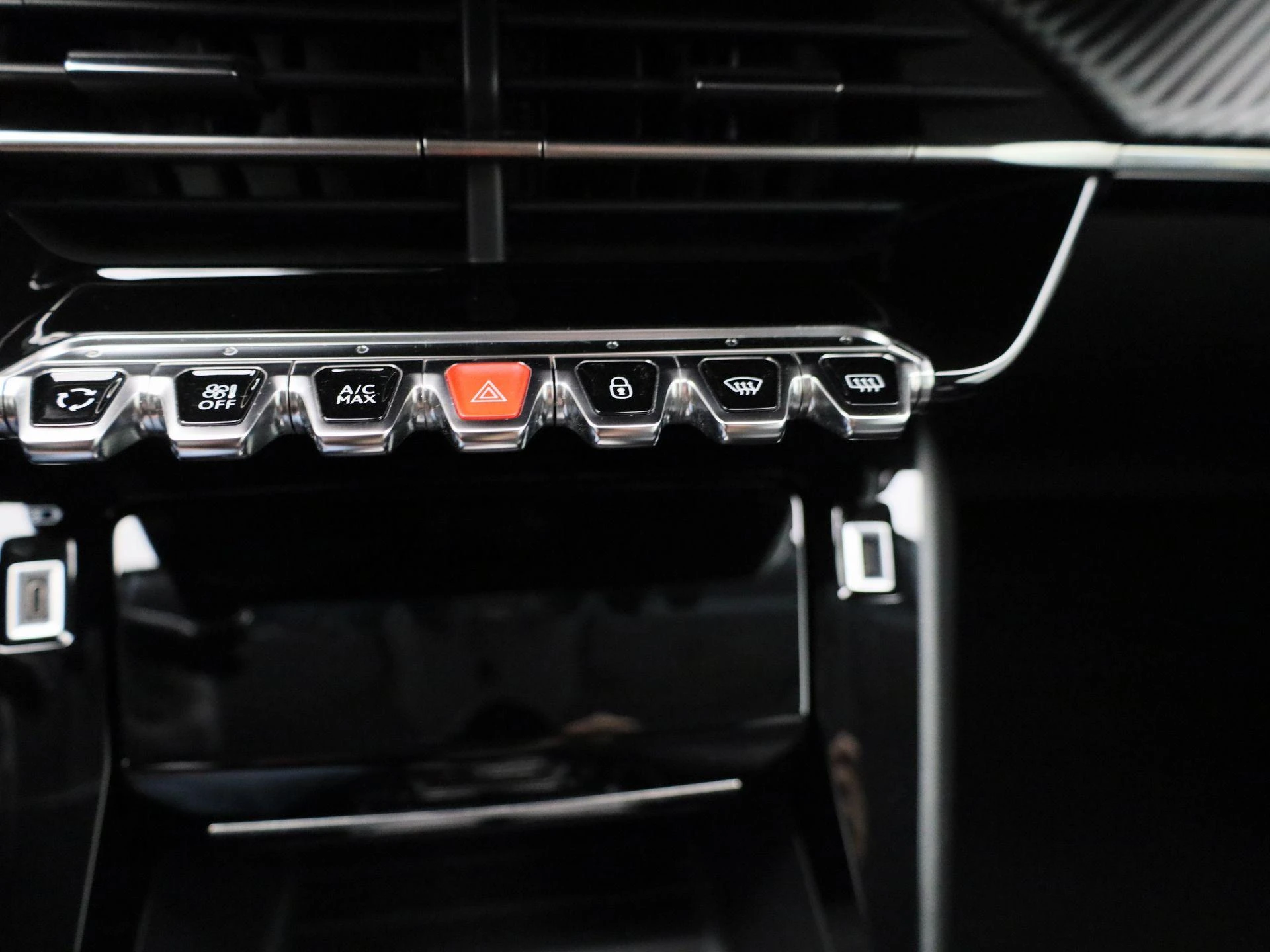 Peugeot-e-2008-image-24