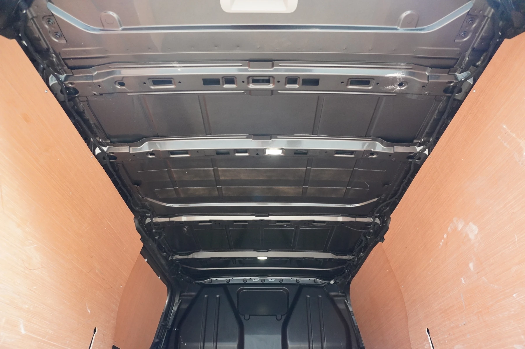 Volkswagen-Transporter-image-16