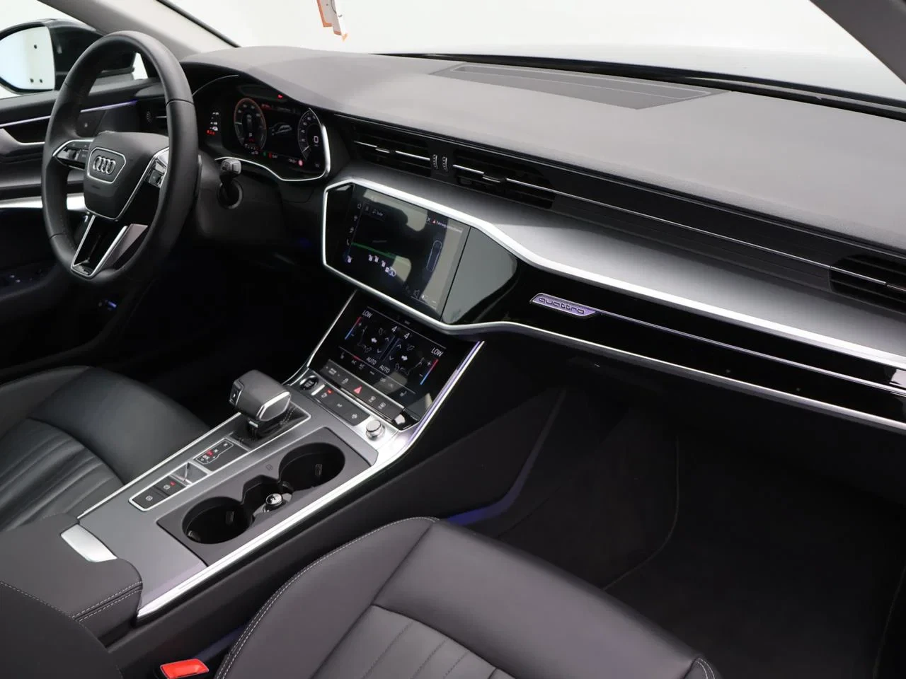 Audi A6 Avant PHEV A6 Avant PHEV 50TFSIe *AUTOMAAT*TREKHAAK*LEDER*CAMERA*ACC*VIRTUAL COCKPIT*PDC*SFEERVERLICHTING*AIRCO*...*