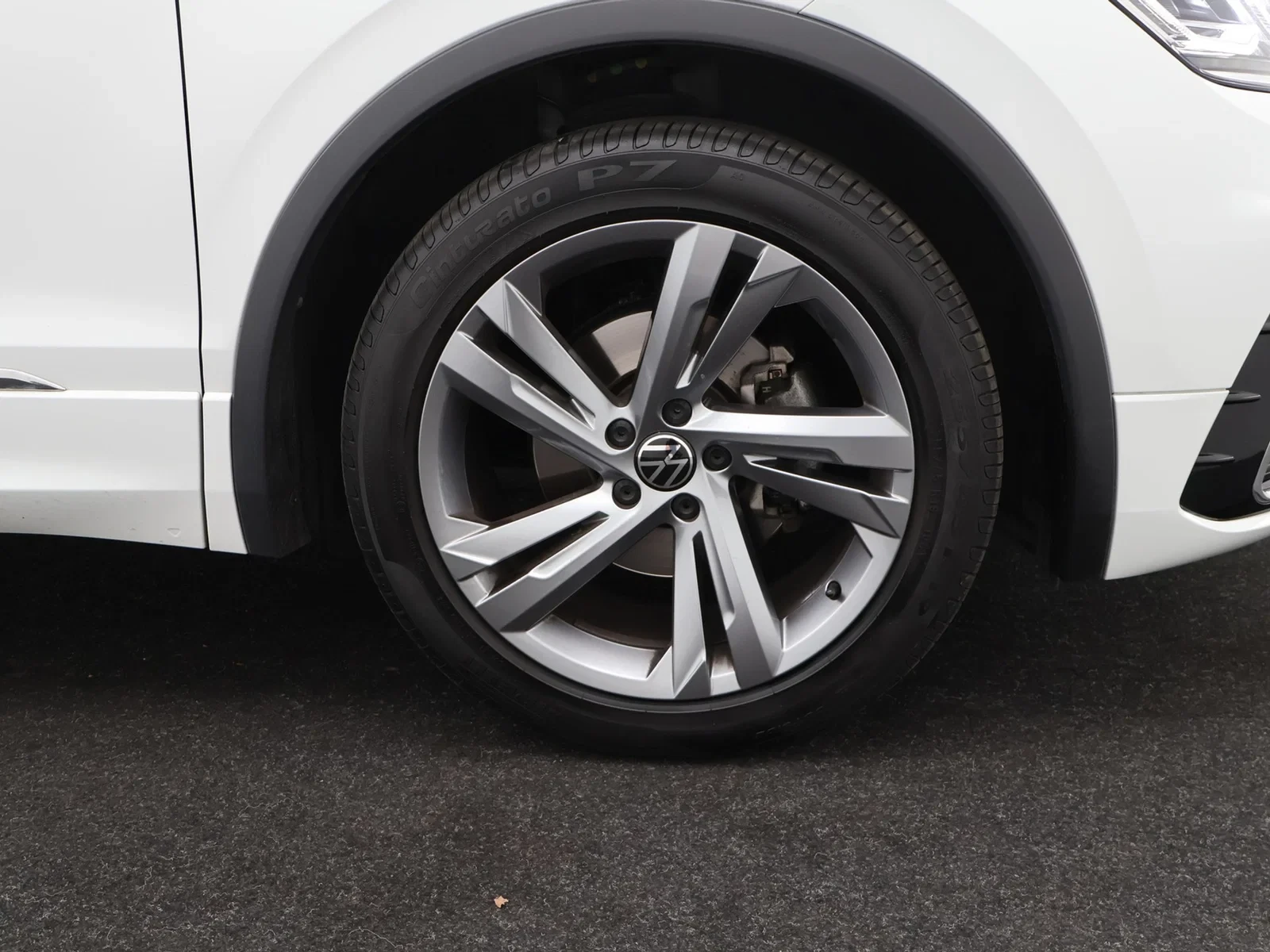 Volkswagen Tiguan R-Line 1.5TSI 150PK *AUTOMAAT*CAMERA*TREKHAAK*ACC*VIRTUAL COCKPIT*NAVI*...*