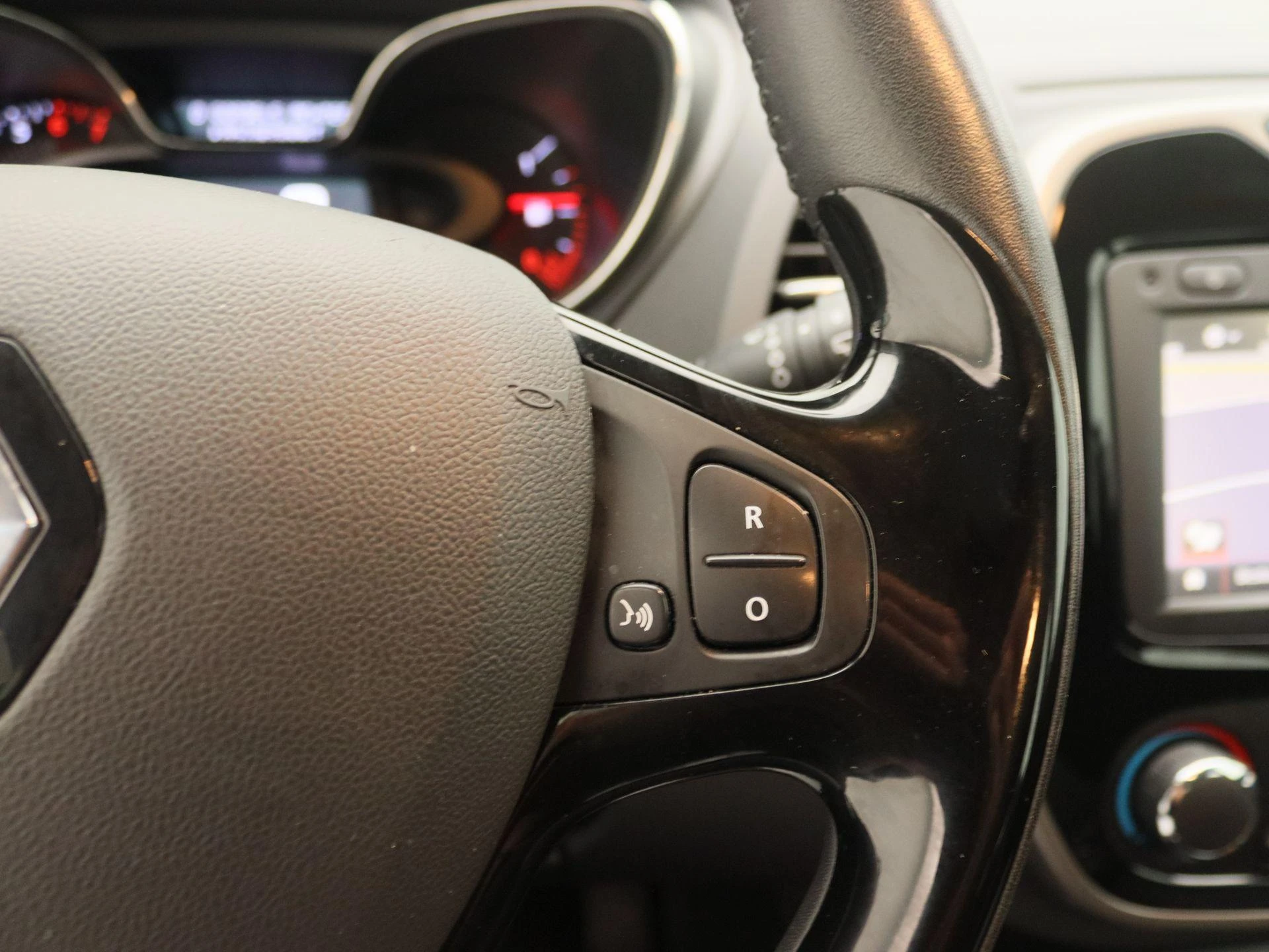 Renault-Captur-image-16
