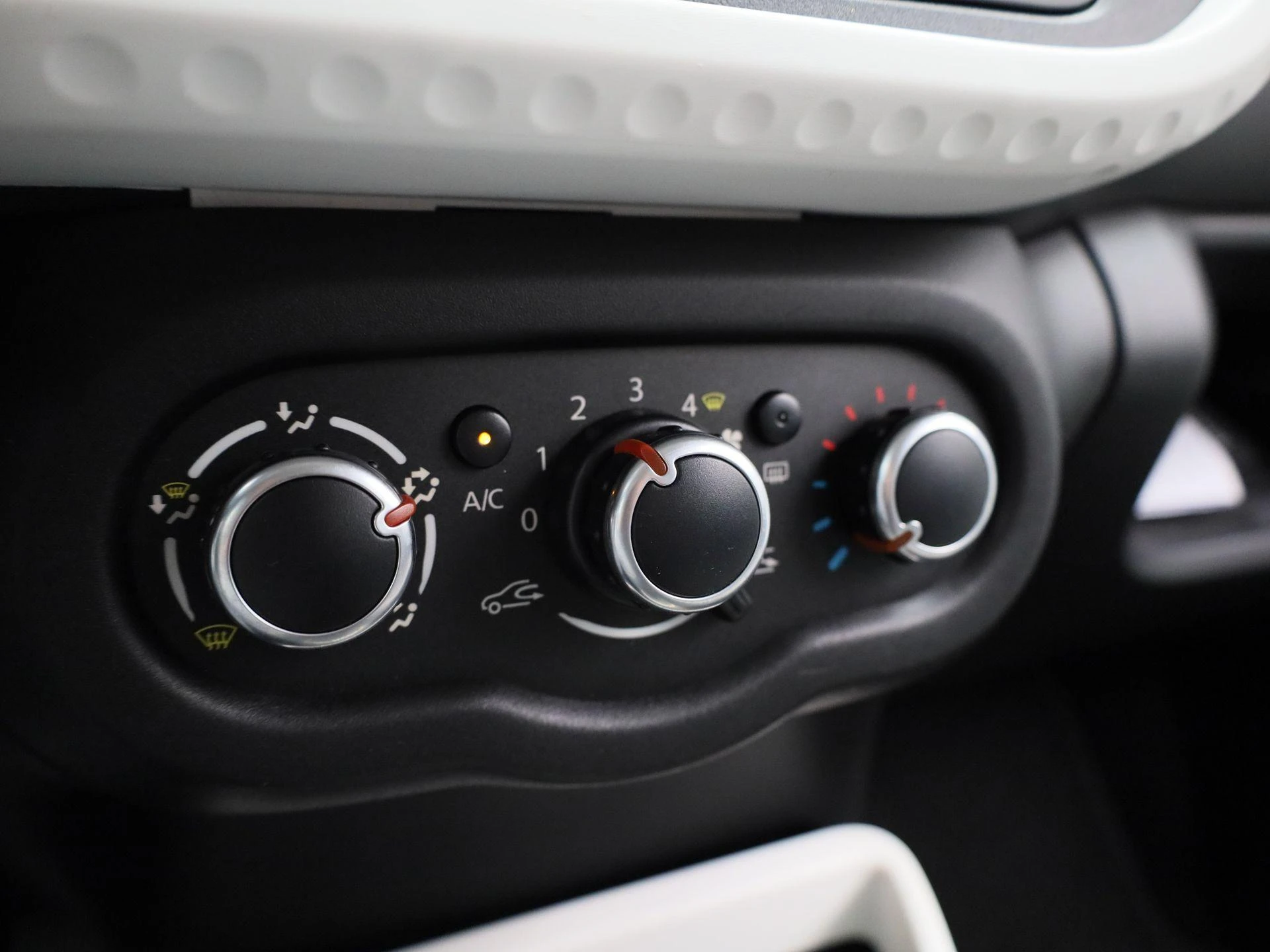 Renault-Twingo-image-23