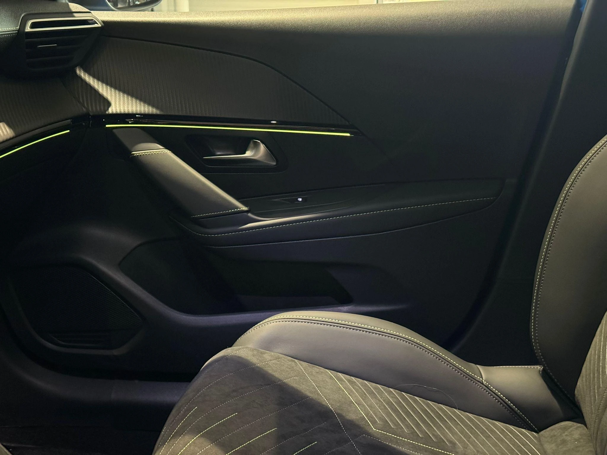Peugeot-e-208-image-11