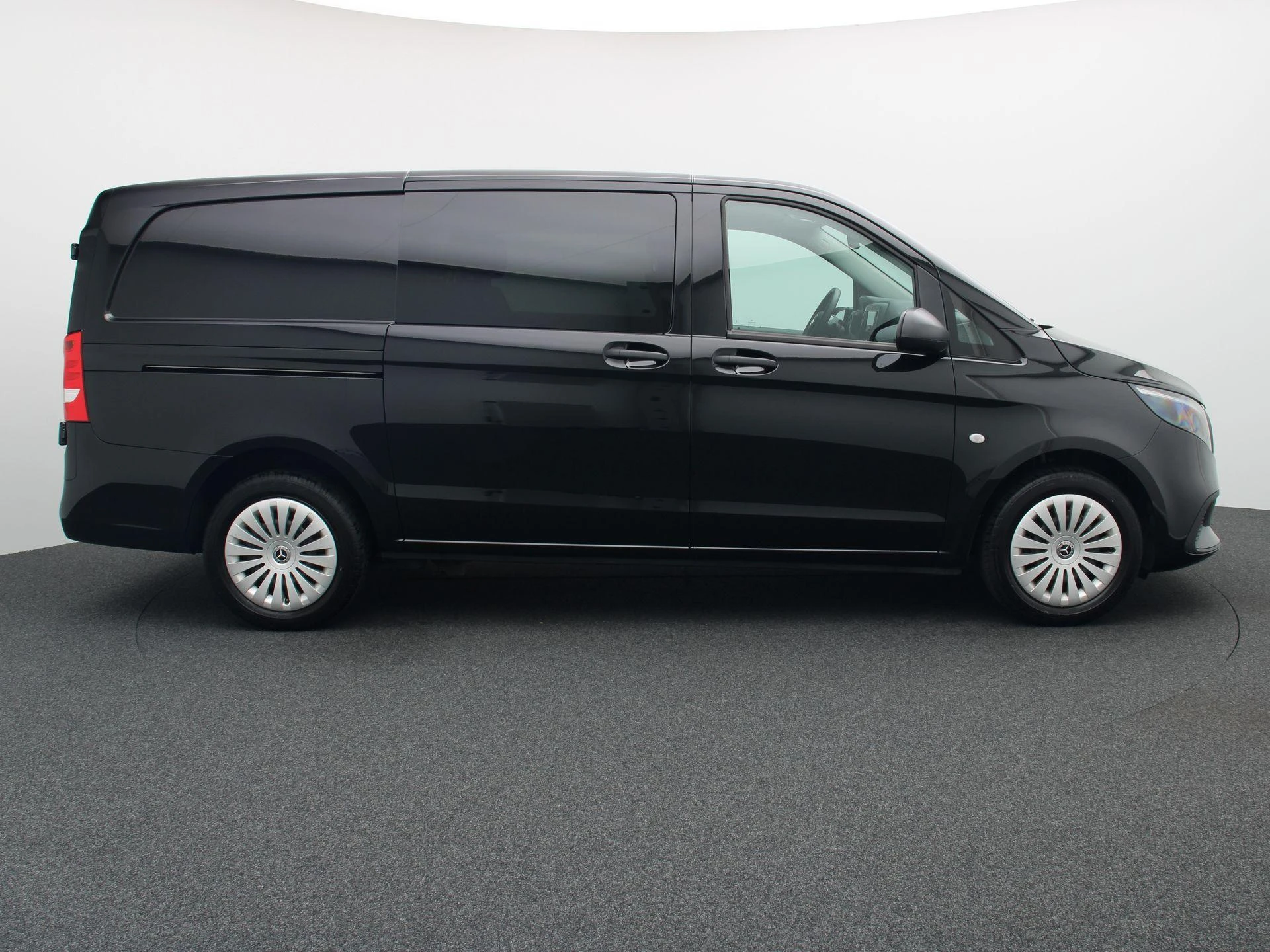 Mercedes-Benz-Vito-image-5