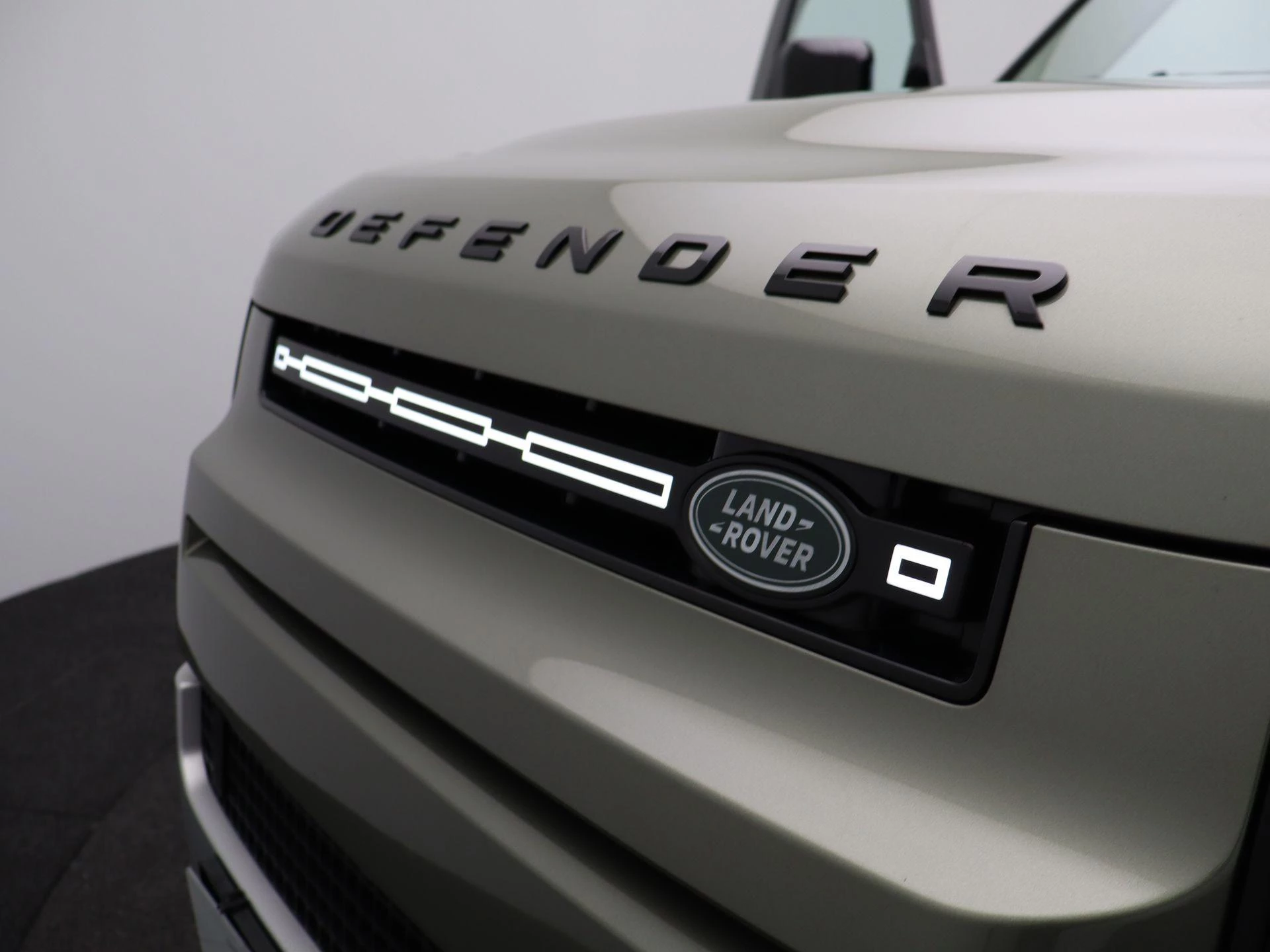 Land Rover-Defender-image-16