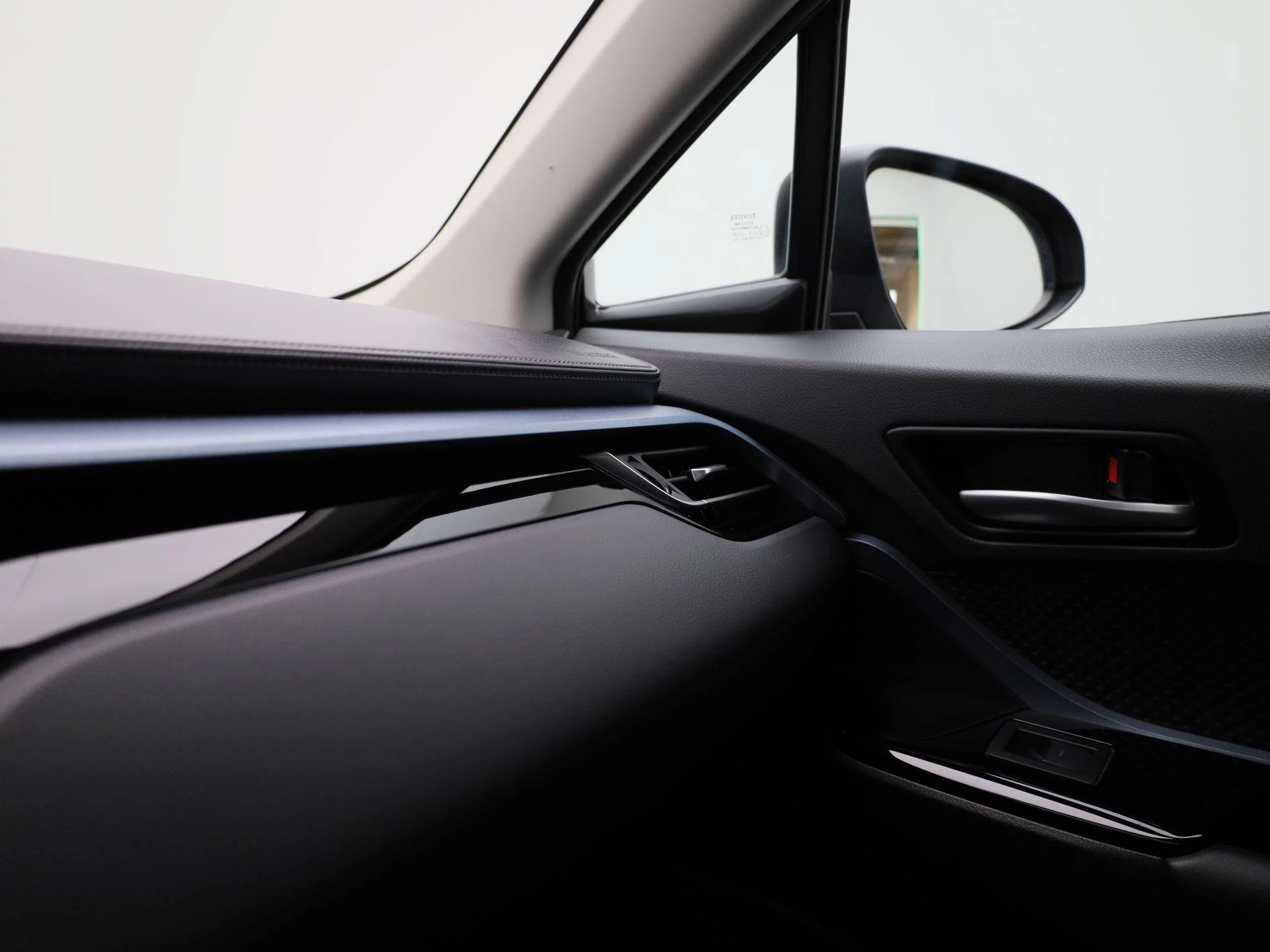Toyota-C-HR-image-26