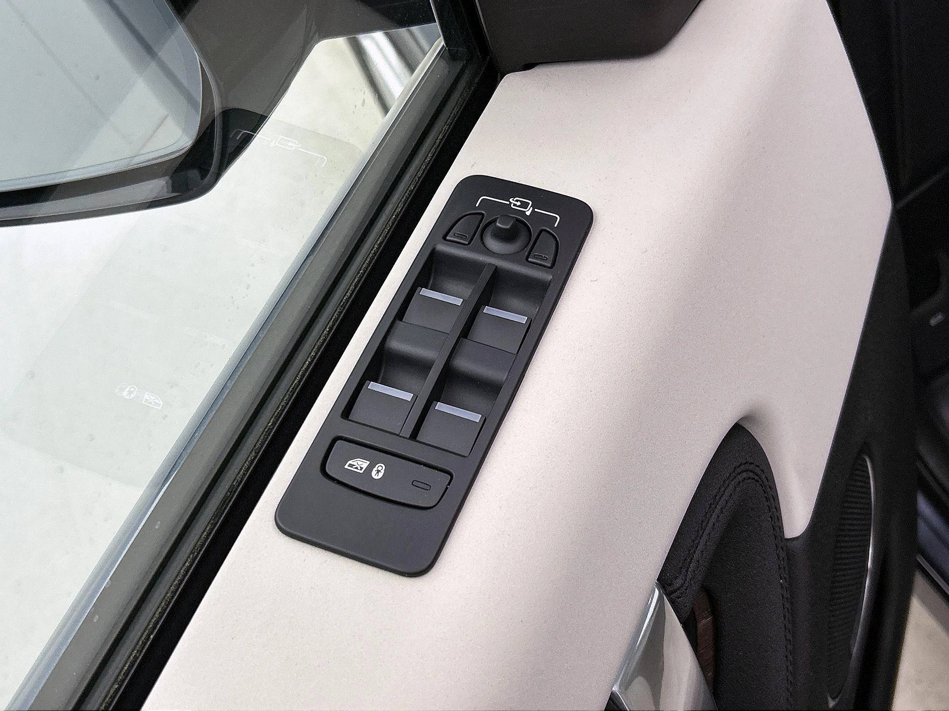 Land Rover-Discovery Sport-image-30