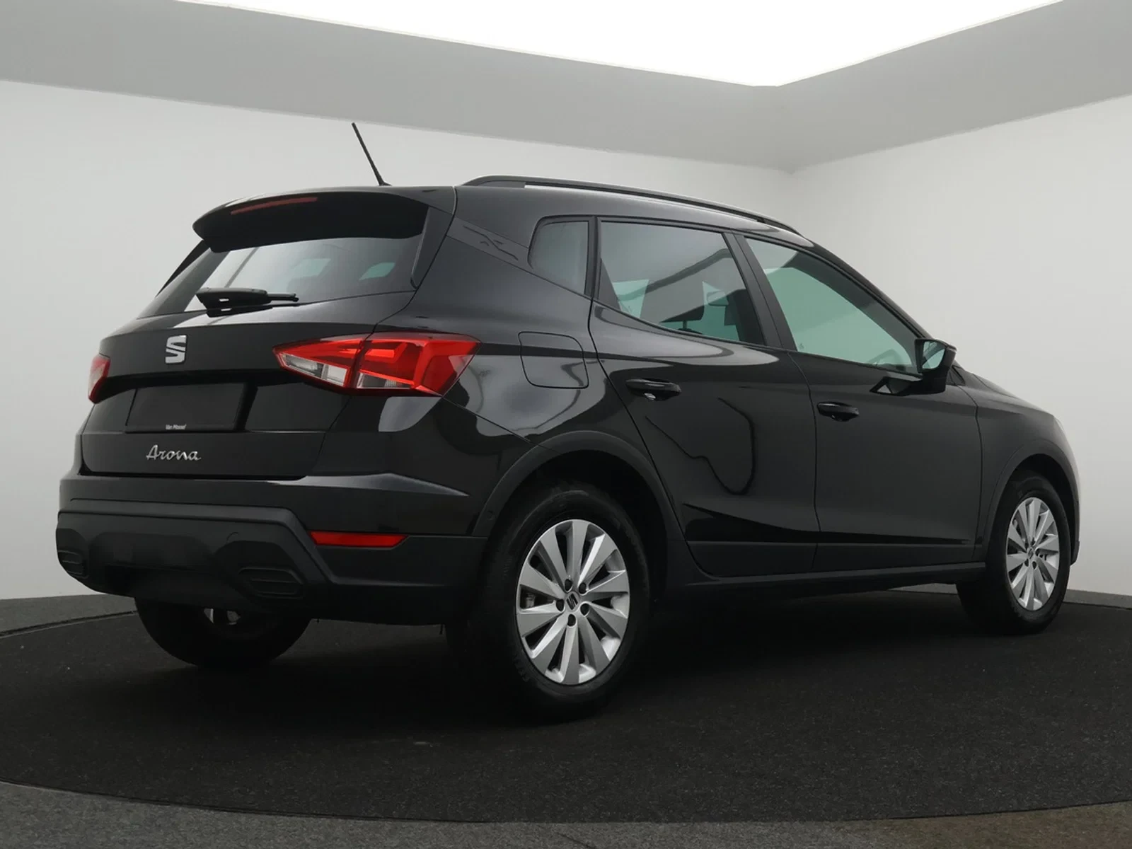 SEAT-Arona-image-1