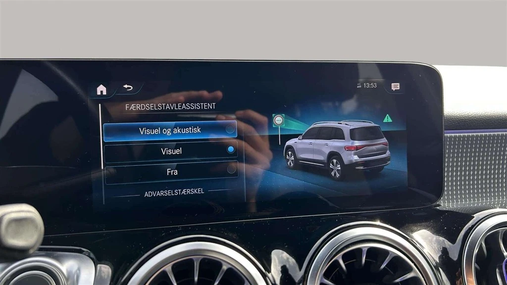 Mercedes-Benz-EQB-image-19