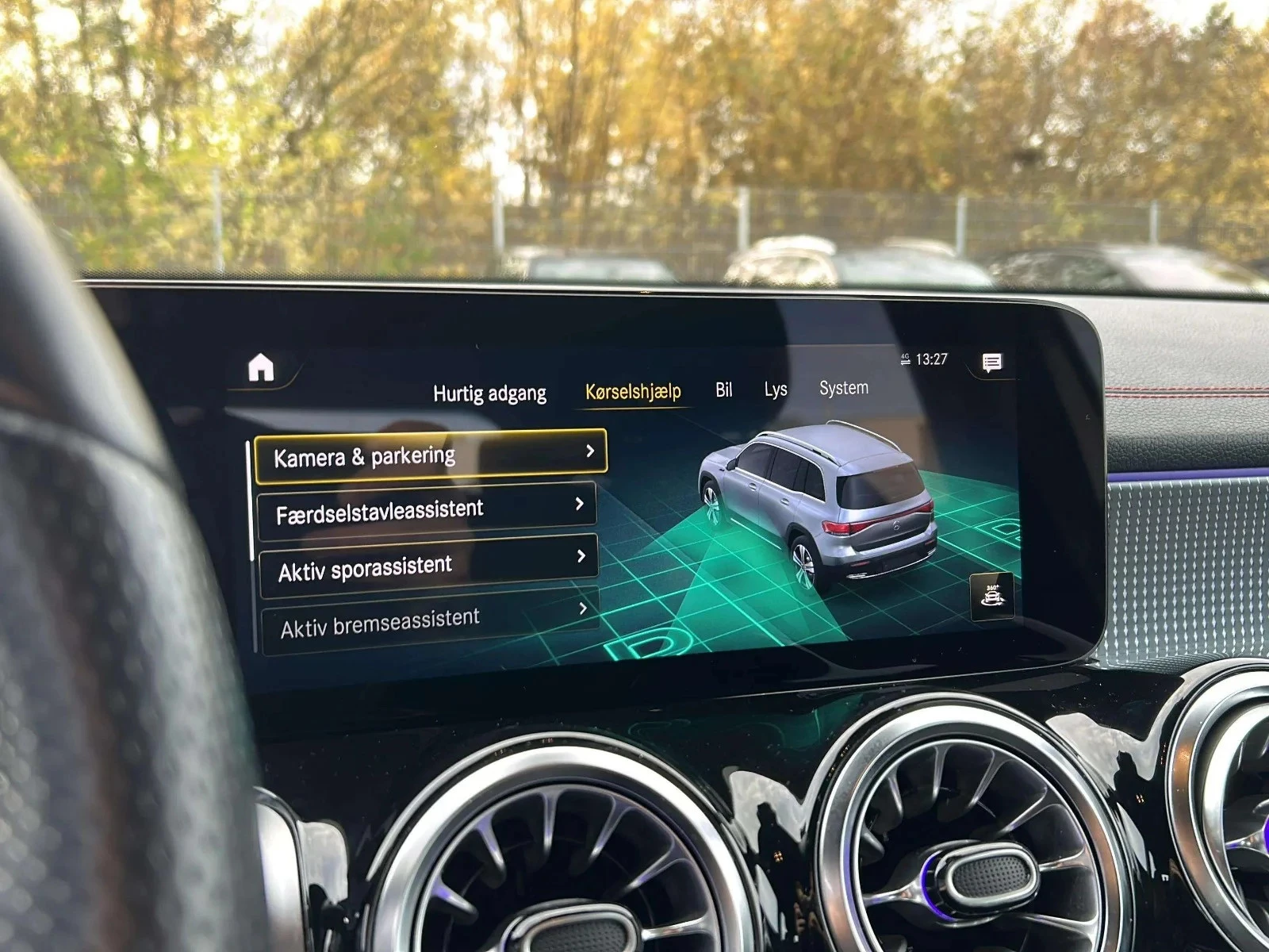 Mercedes-Benz-EQB-image-17