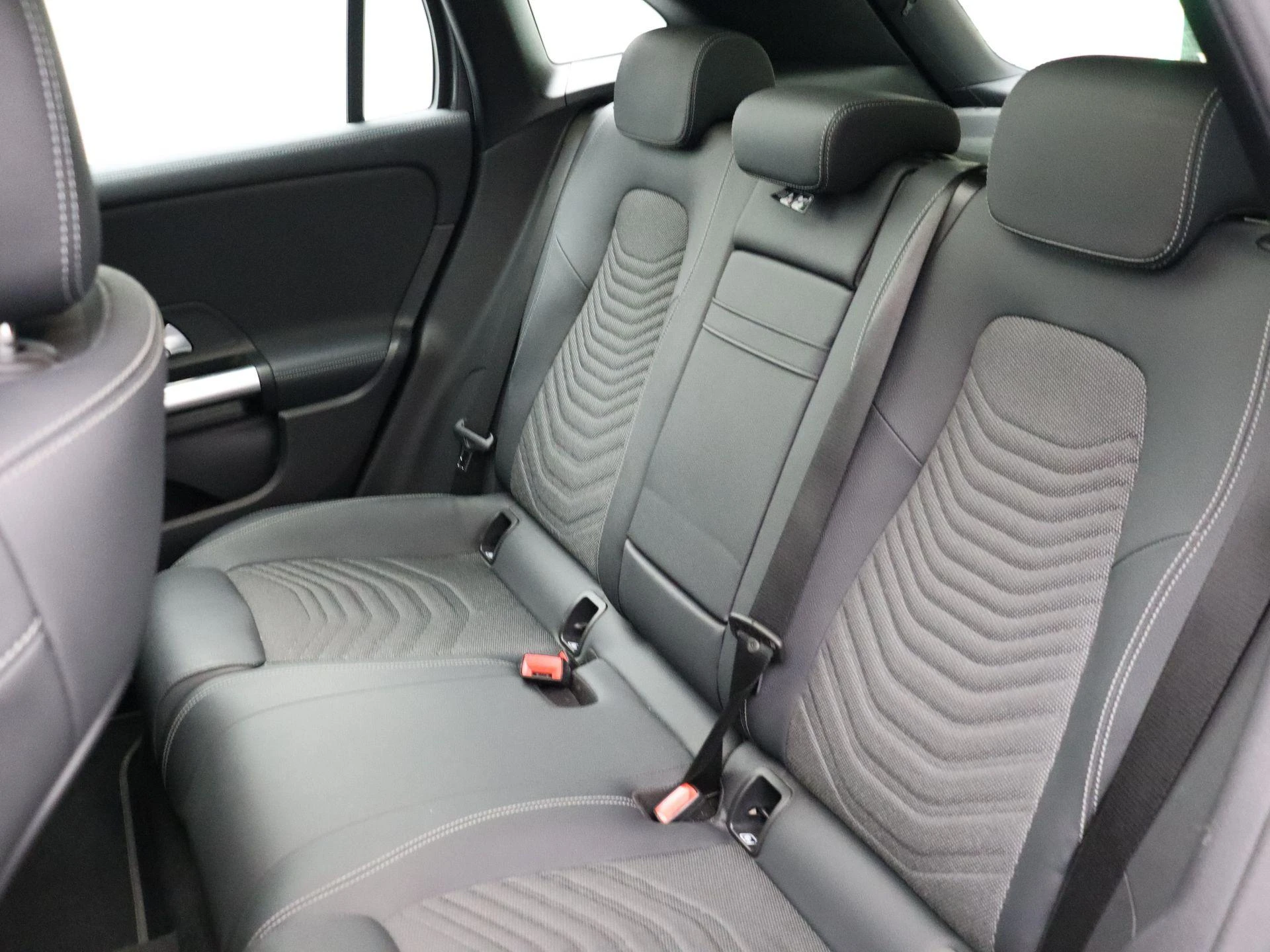 Mercedes-Benz-EQA-image-24