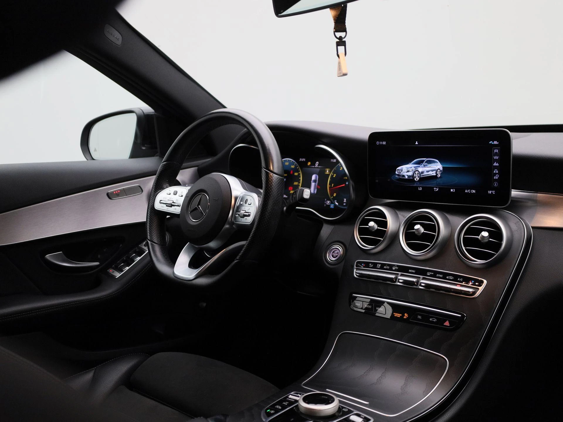 Mercedes-Benz-C-Klasse-image-31
