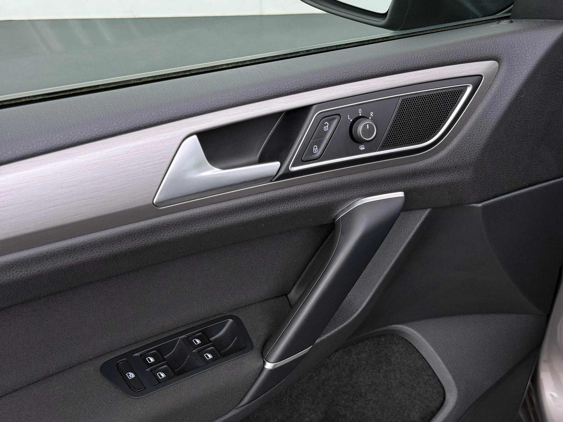 Volkswagen-Golf Sportsvan-image-41