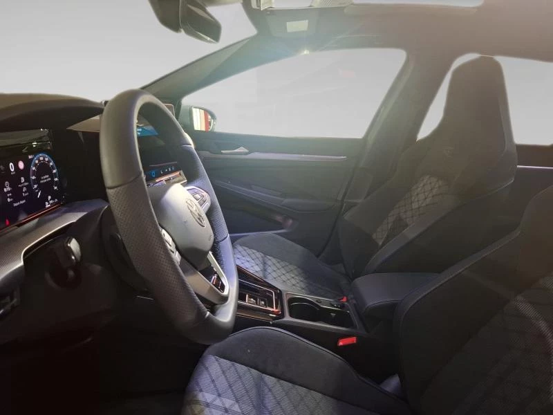 Volkswagen-Golf-image-6