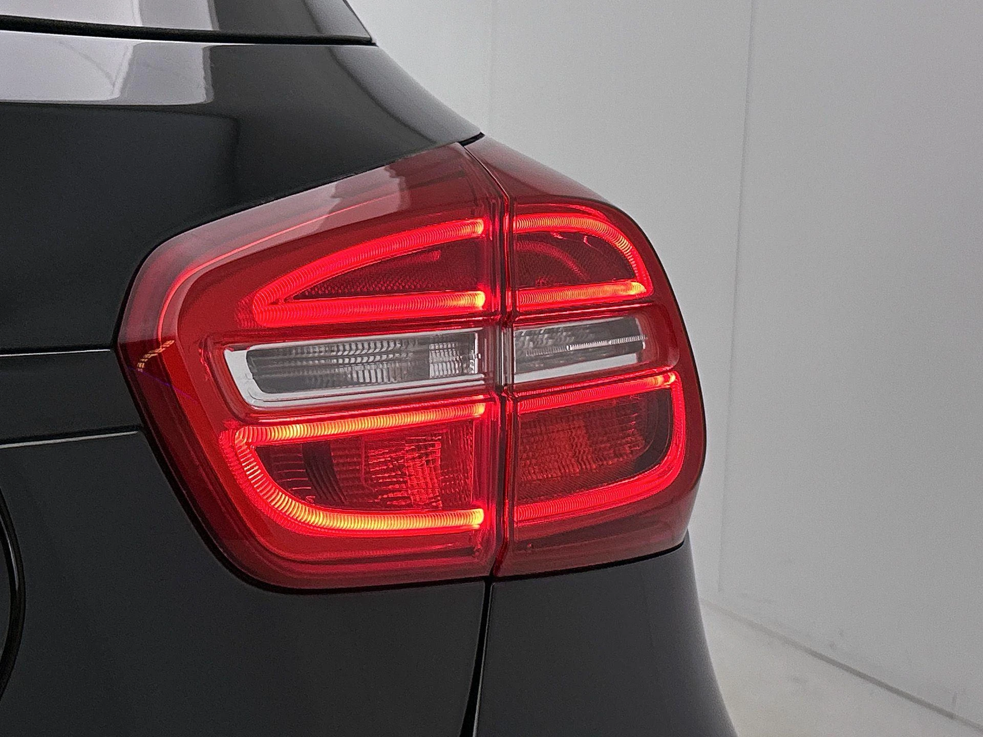 Mercedes-Benz-GLA-image-23