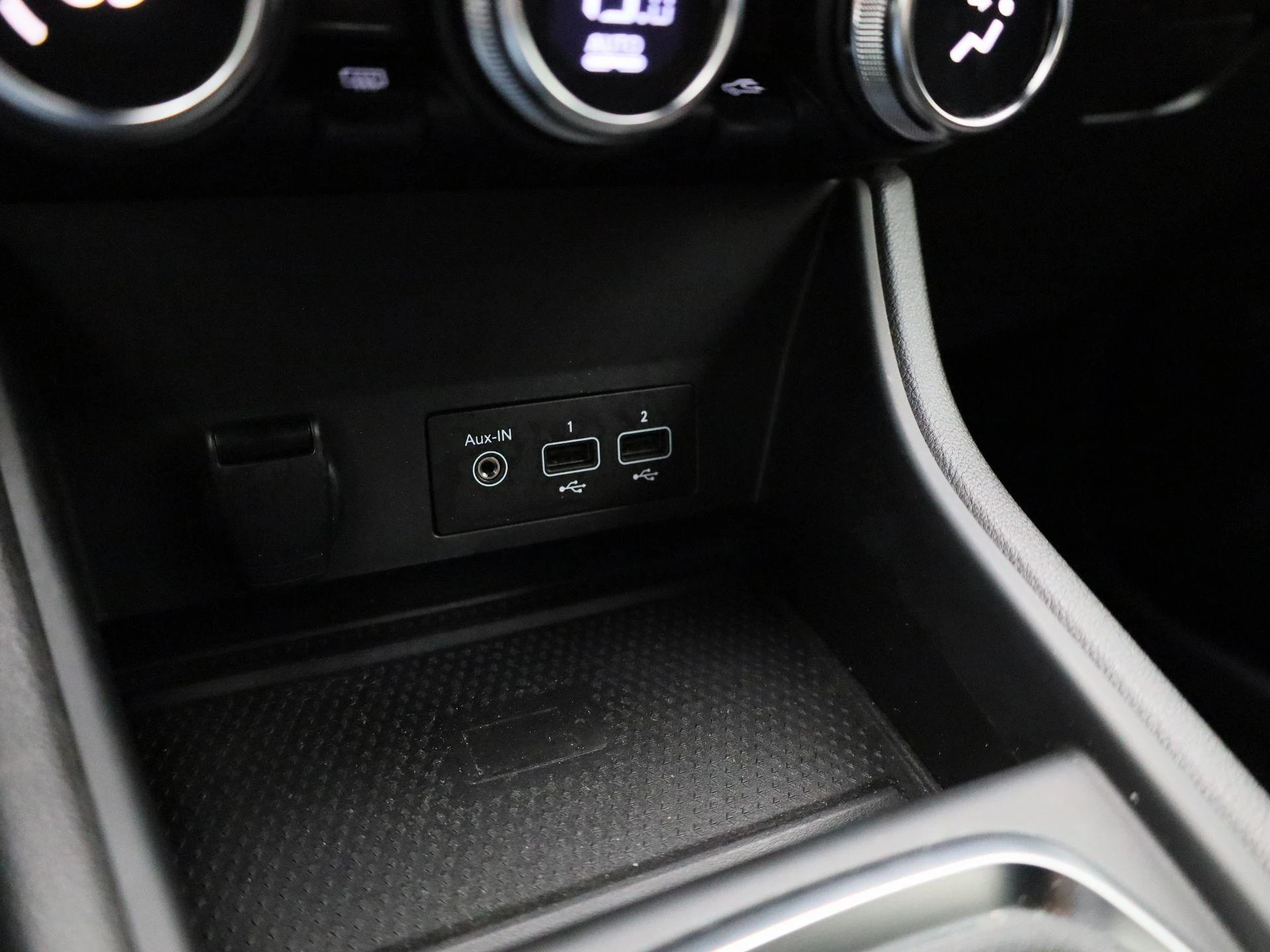 Renault-Captur-image-24