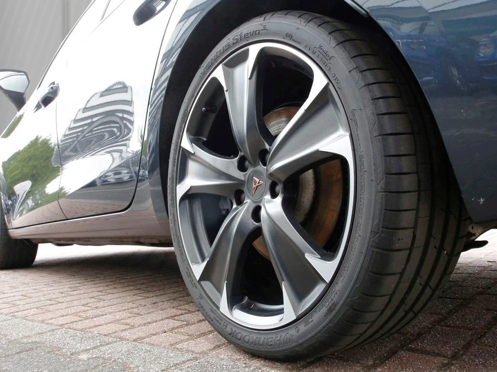 CUPRA Leon Sportstourer VZ 2.0 TSI 4Drive 19"AHK BEATS Navi+VC ACC LED RFK+PDC SHZ